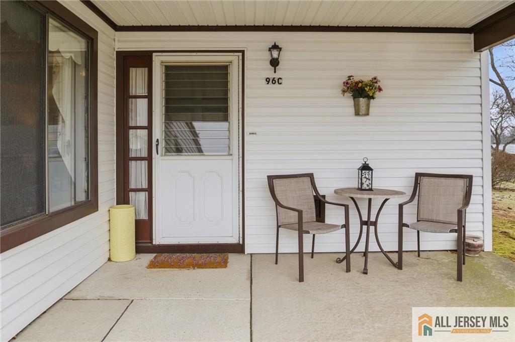 96 Salix Plaza C Image 4