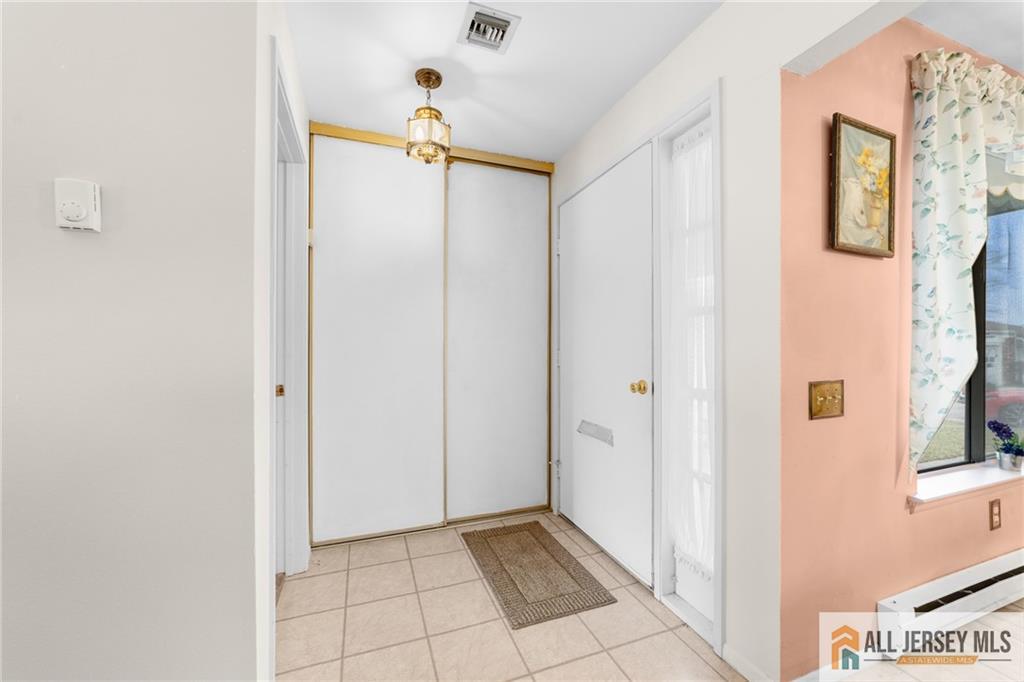 96 Salix Plaza C Image 5