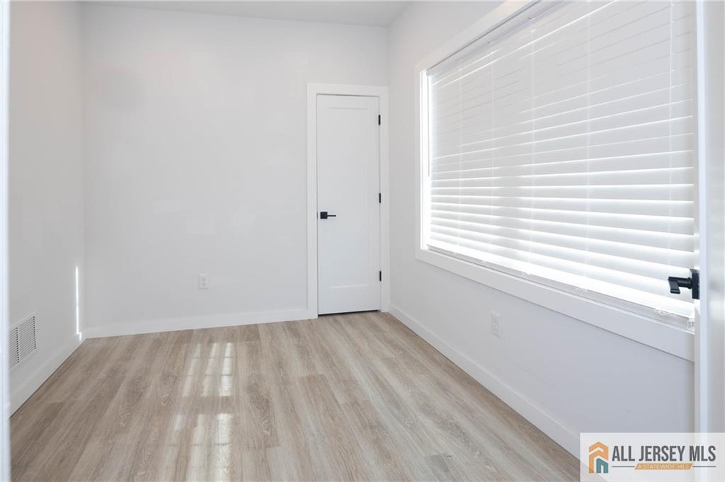 27 S 2nd Street, Fords, NJ, 08863 image 15