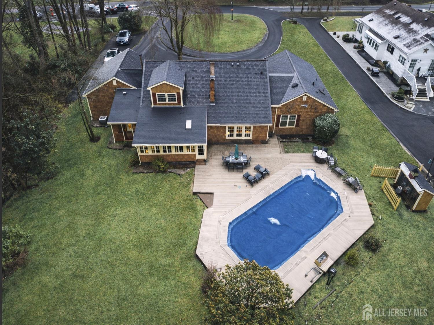 402 Main Street Image 3