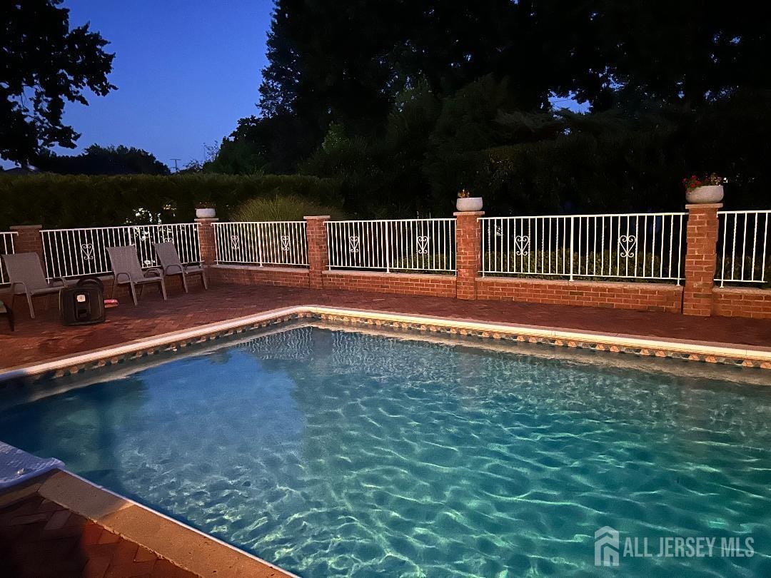 990 Hoover Drive Image 4