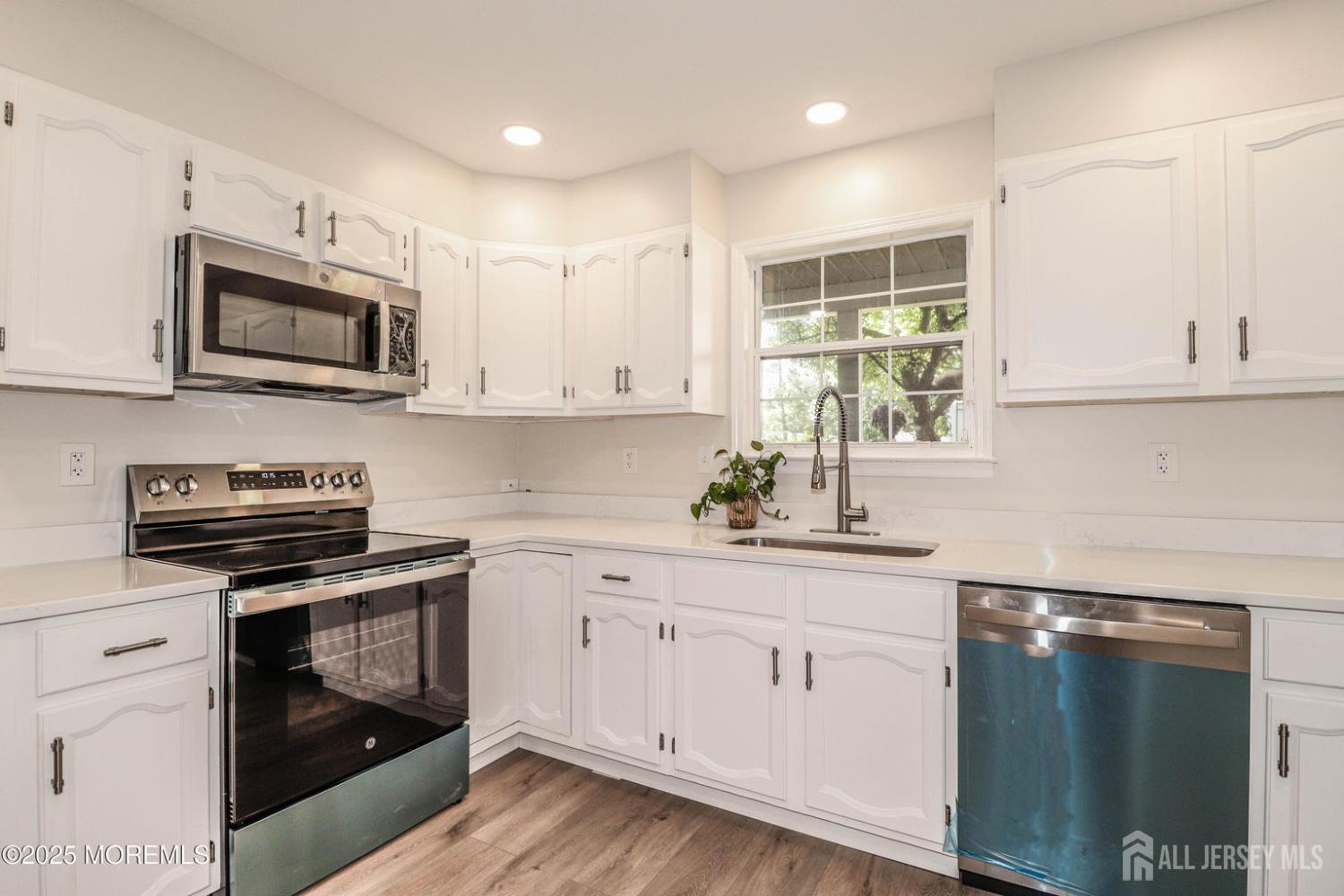 8 Benjamin Franklin Drive Image 2