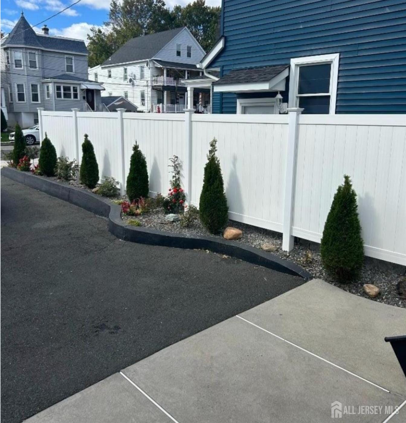 119 Columbus Place Image 3