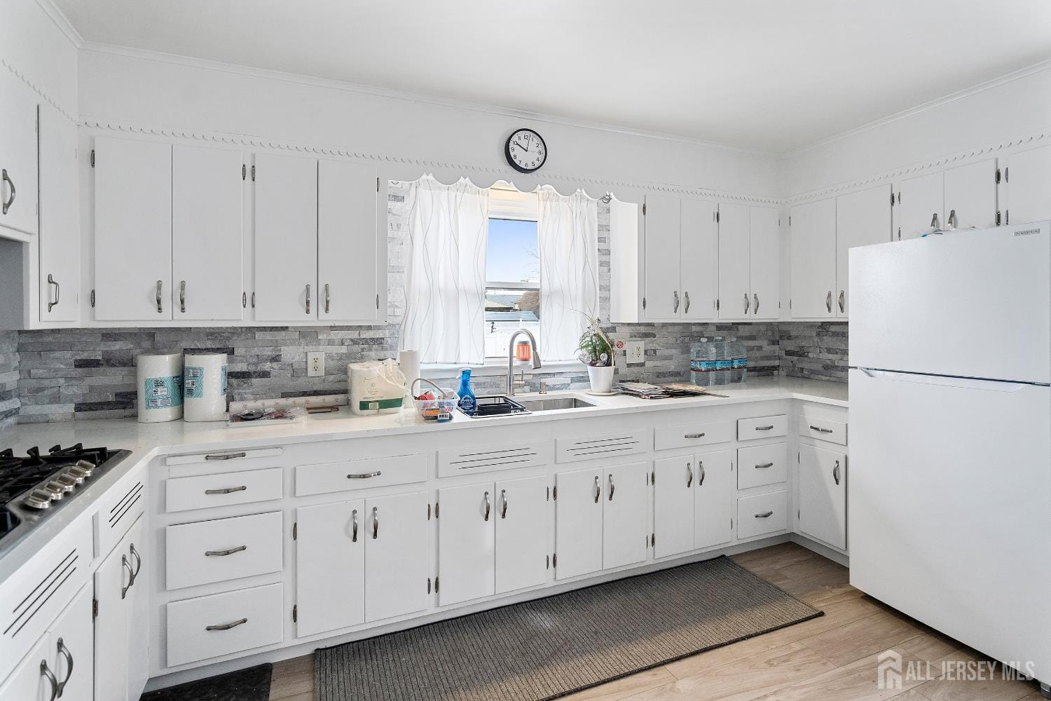 654 colgate Avenue Image 4