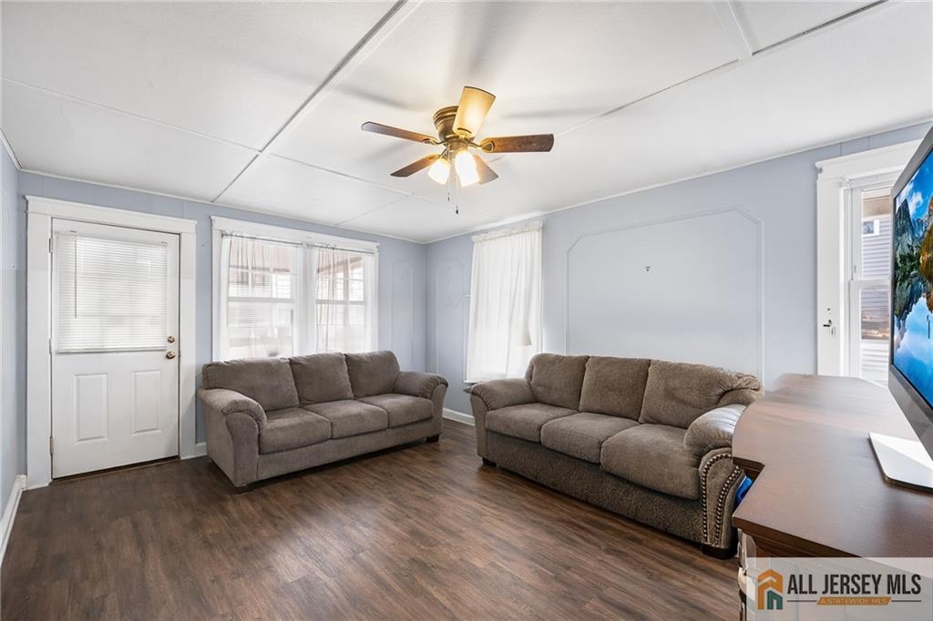 638 Beachwood Boulevard Image 3