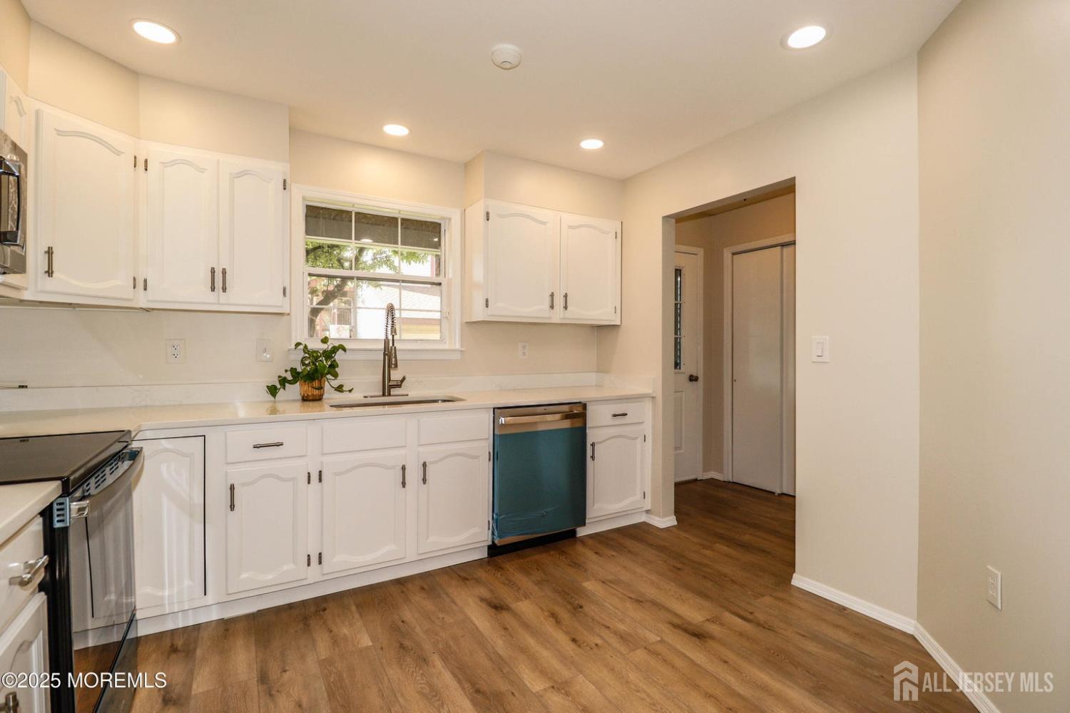 8 Benjamin Franklin Drive Image 4