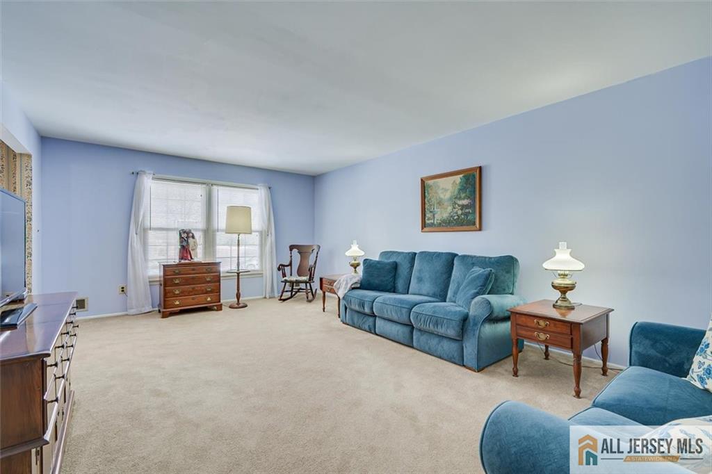 17 Eastern Drive Image 4