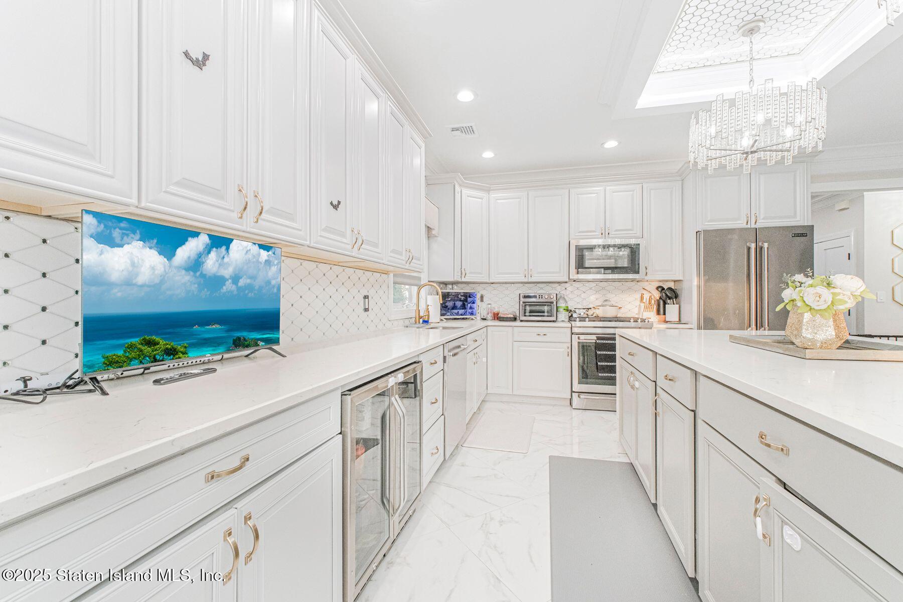 70 St. Edward Lane Image 4