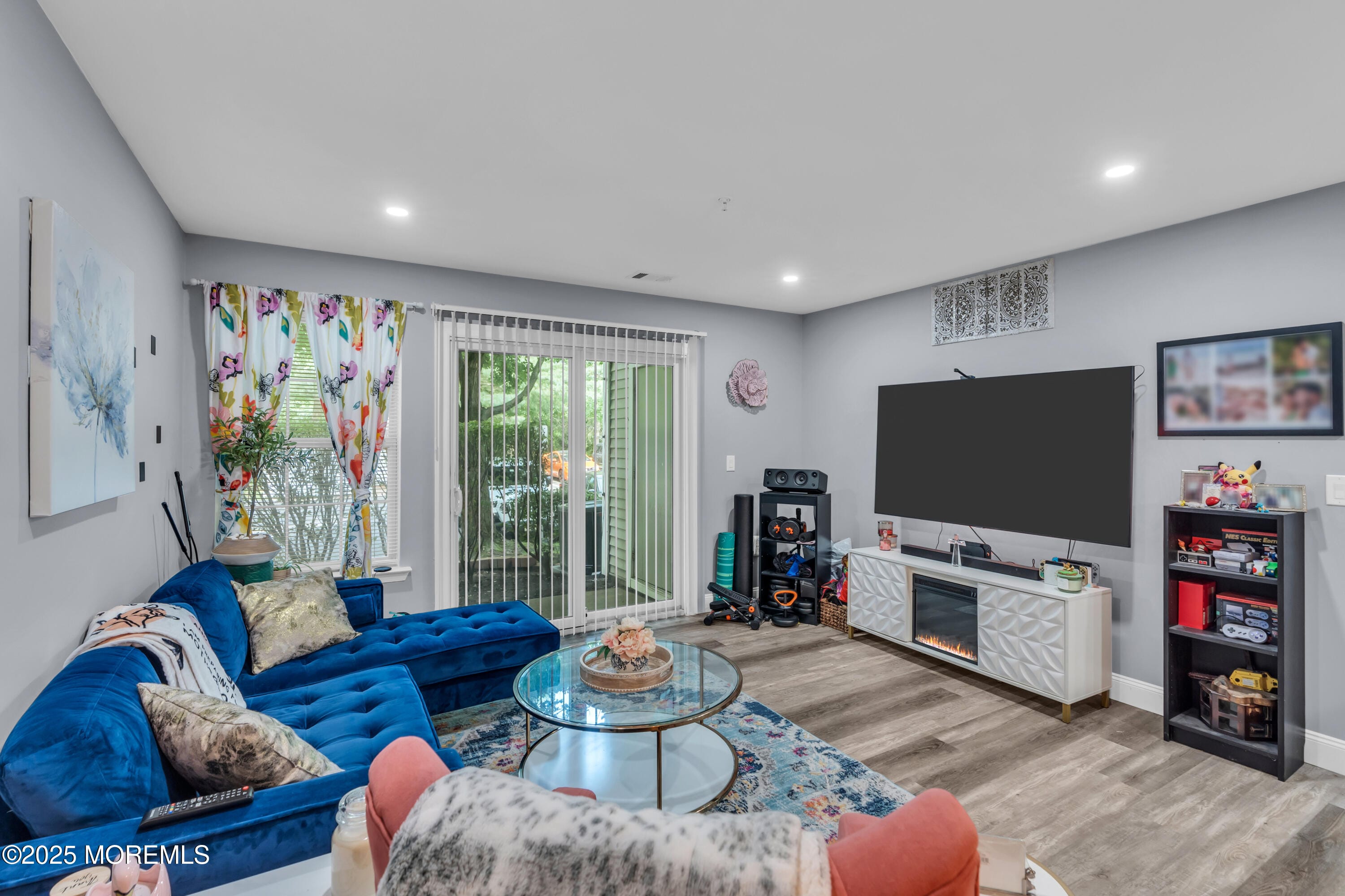 1 Thoroughbred Fare Image 3