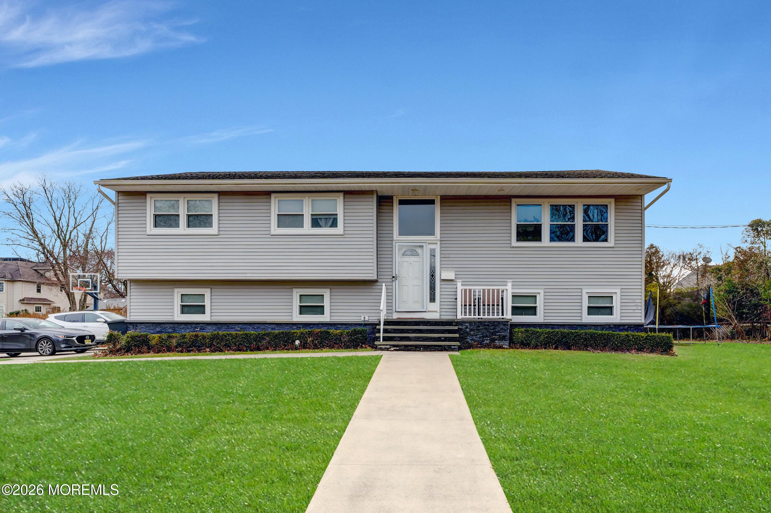 280 Oakley Avenue Image 1