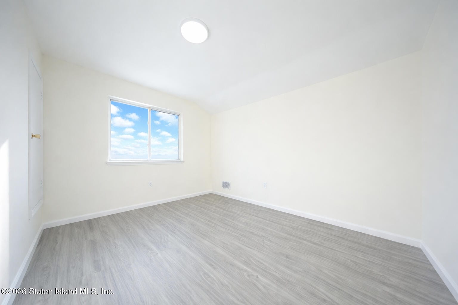 86 Confederation Place Image 5