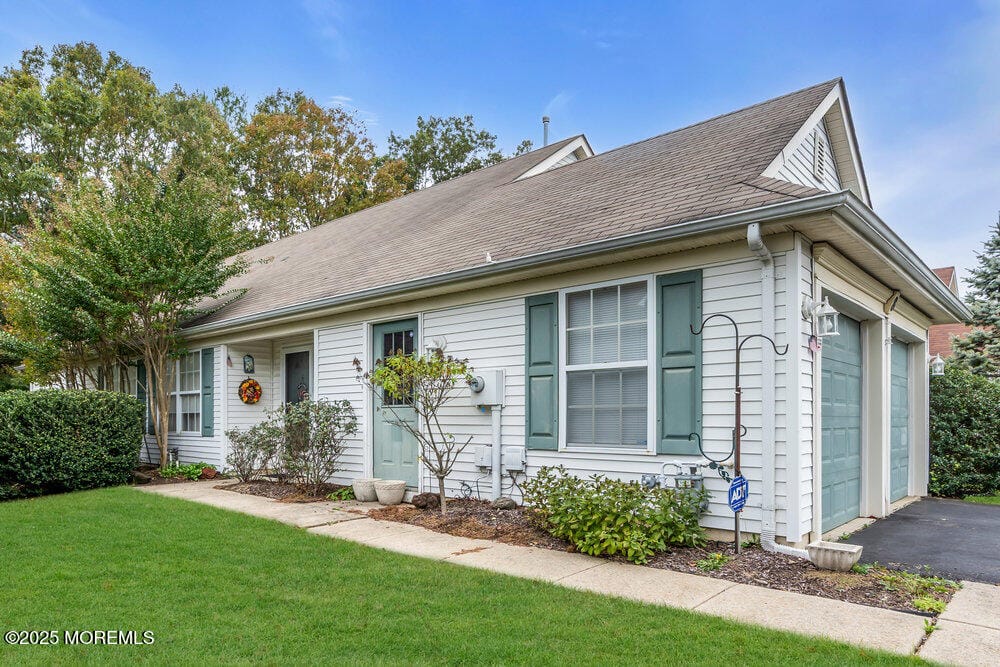 8 Schoolhouse Lane, Lakewood, NJ, 08701