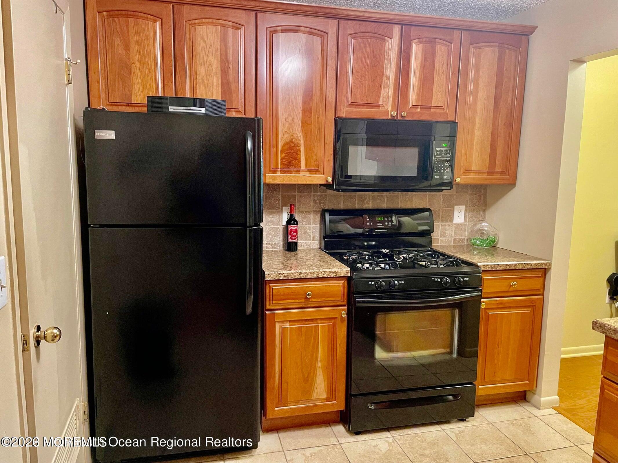 252 Sunshine Court Image 5