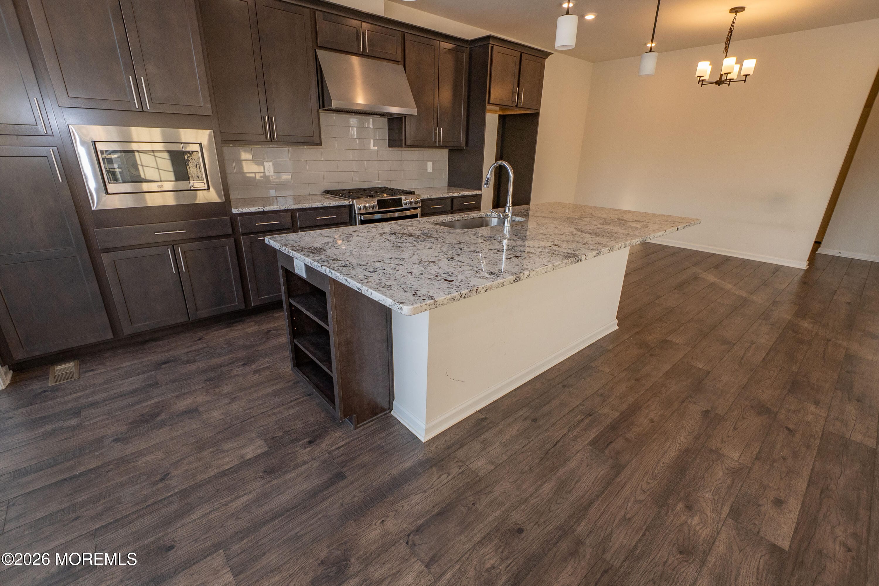 601 NE Charleston Drive 601 Image 5