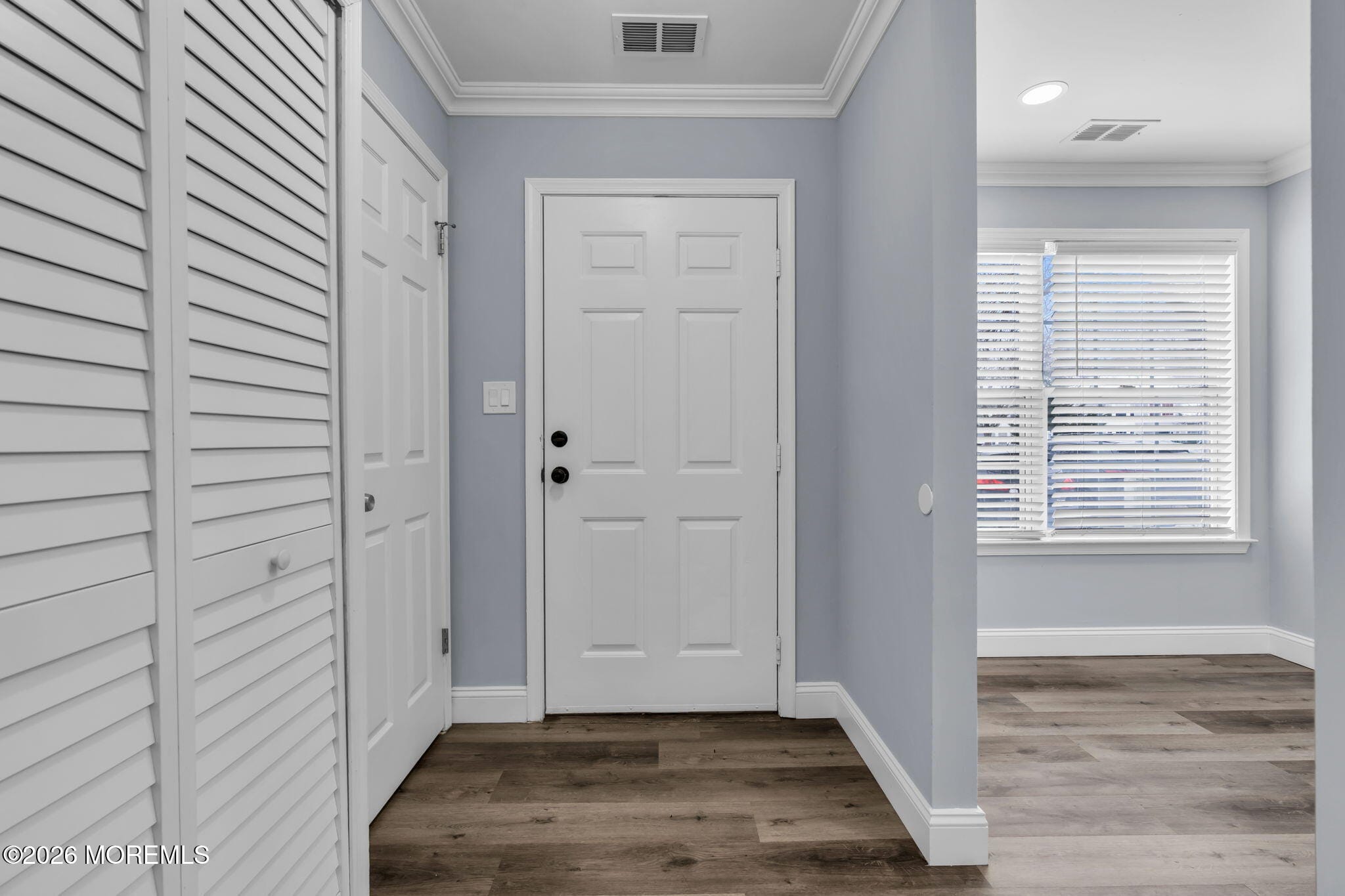 401 Hampton Court 15-7 Image 2