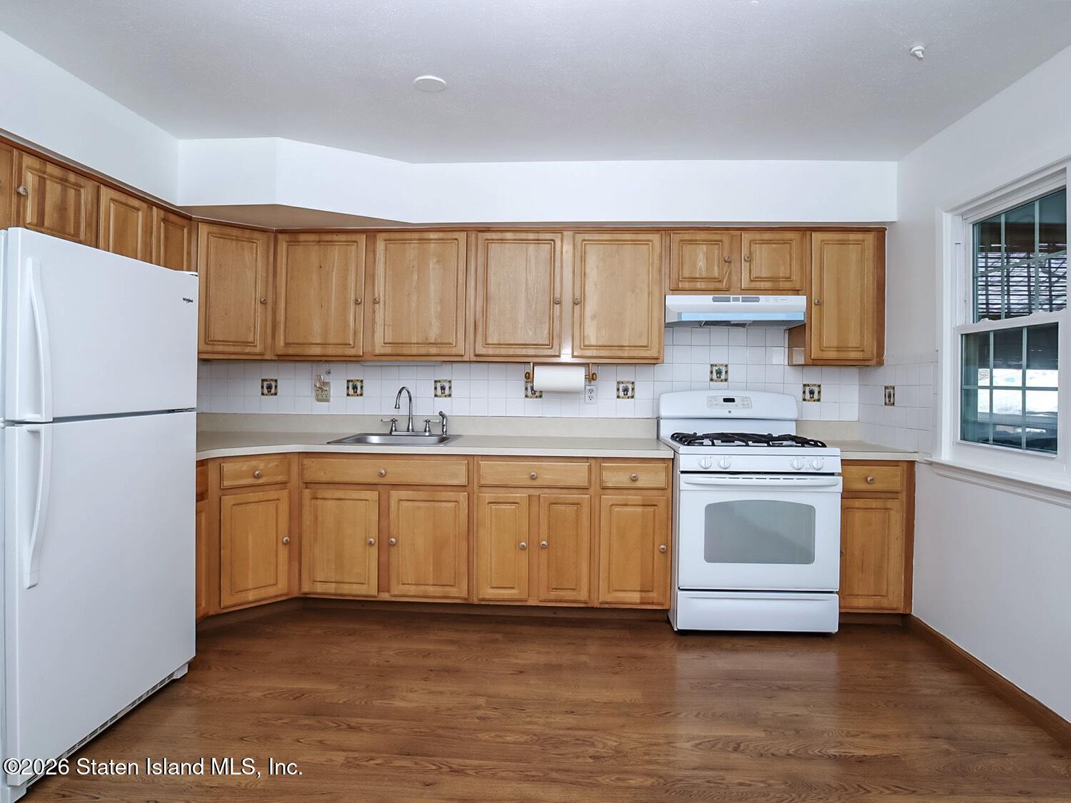 242 Pond Way, Staten Island, NY, 10303 image 9