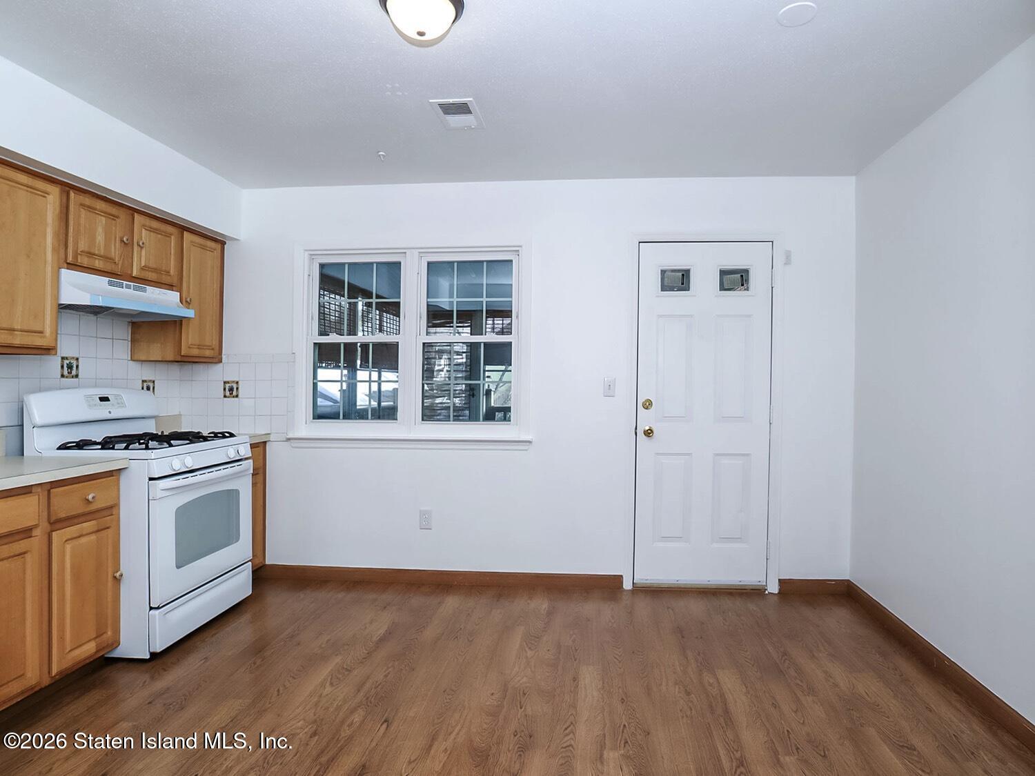 242 Pond Way, Staten Island, NY, 10303 image 10