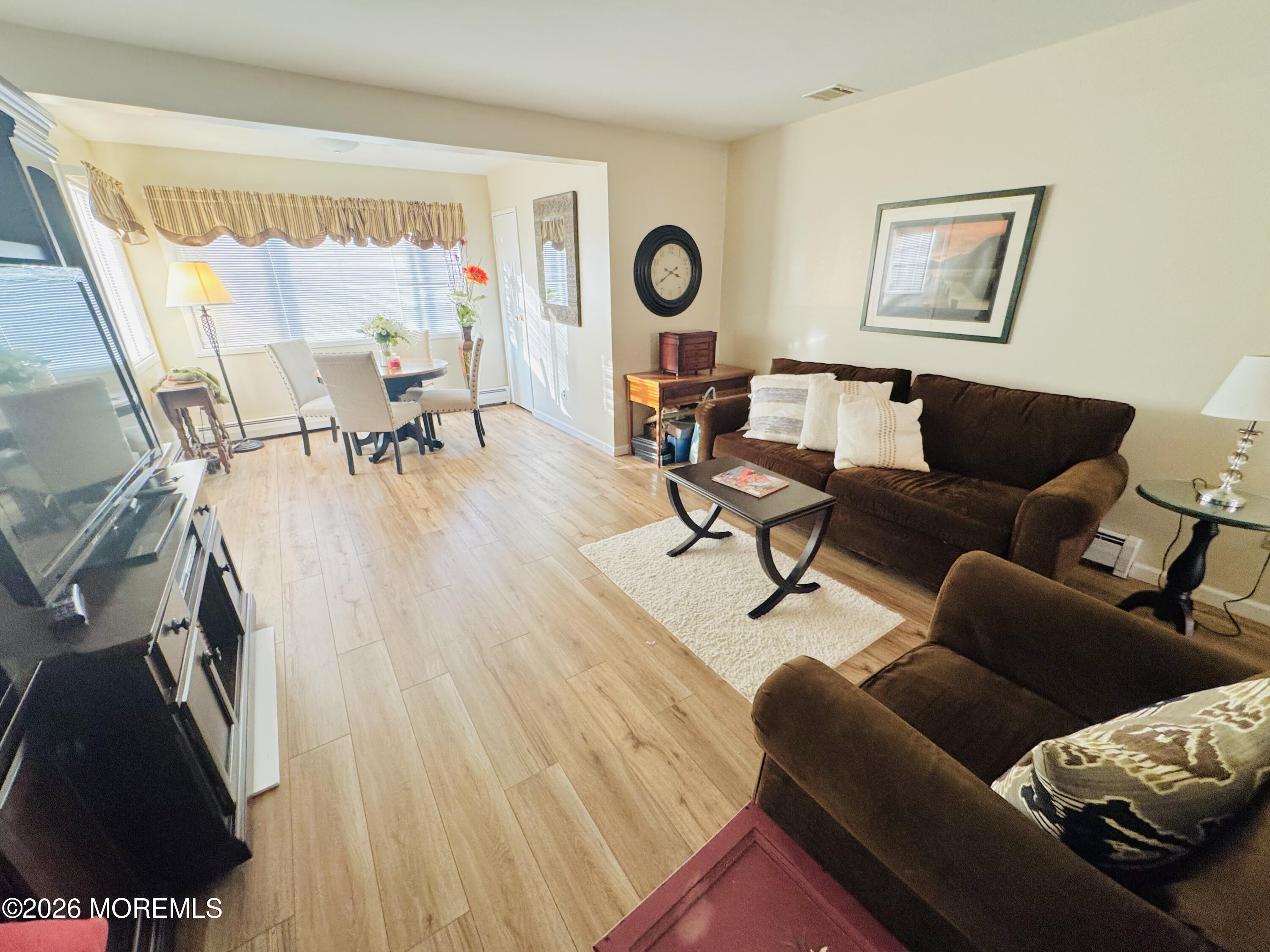 7 A Pheasant Street Image 3