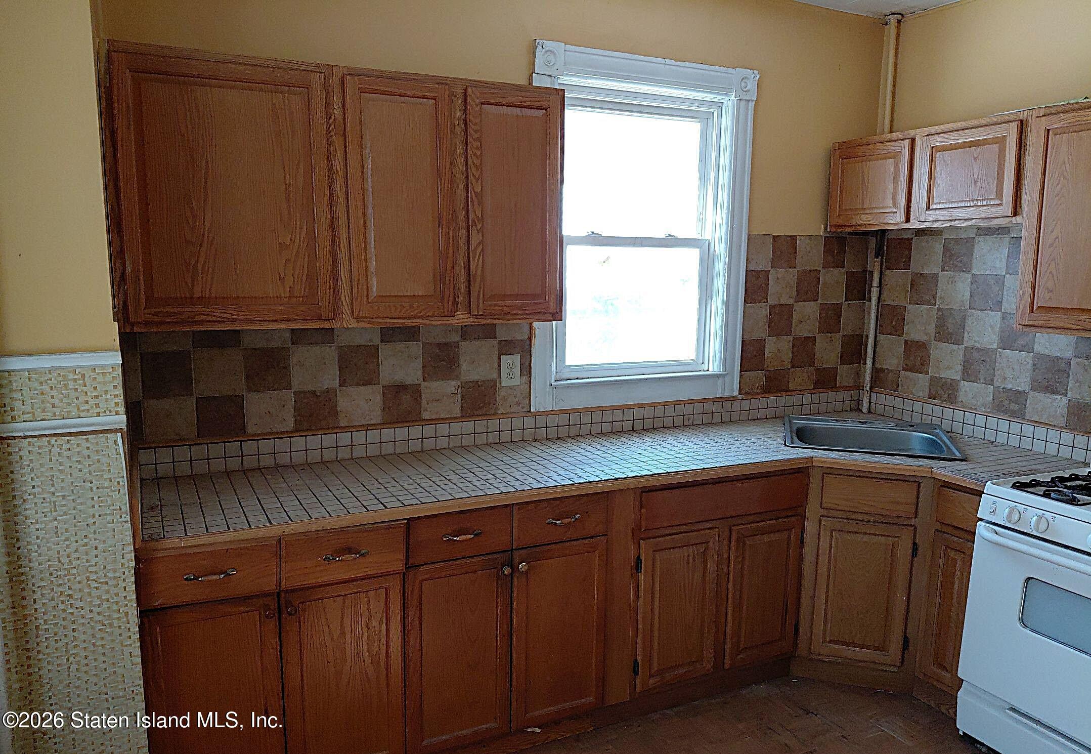 208 Myrtle Avenue Image 3