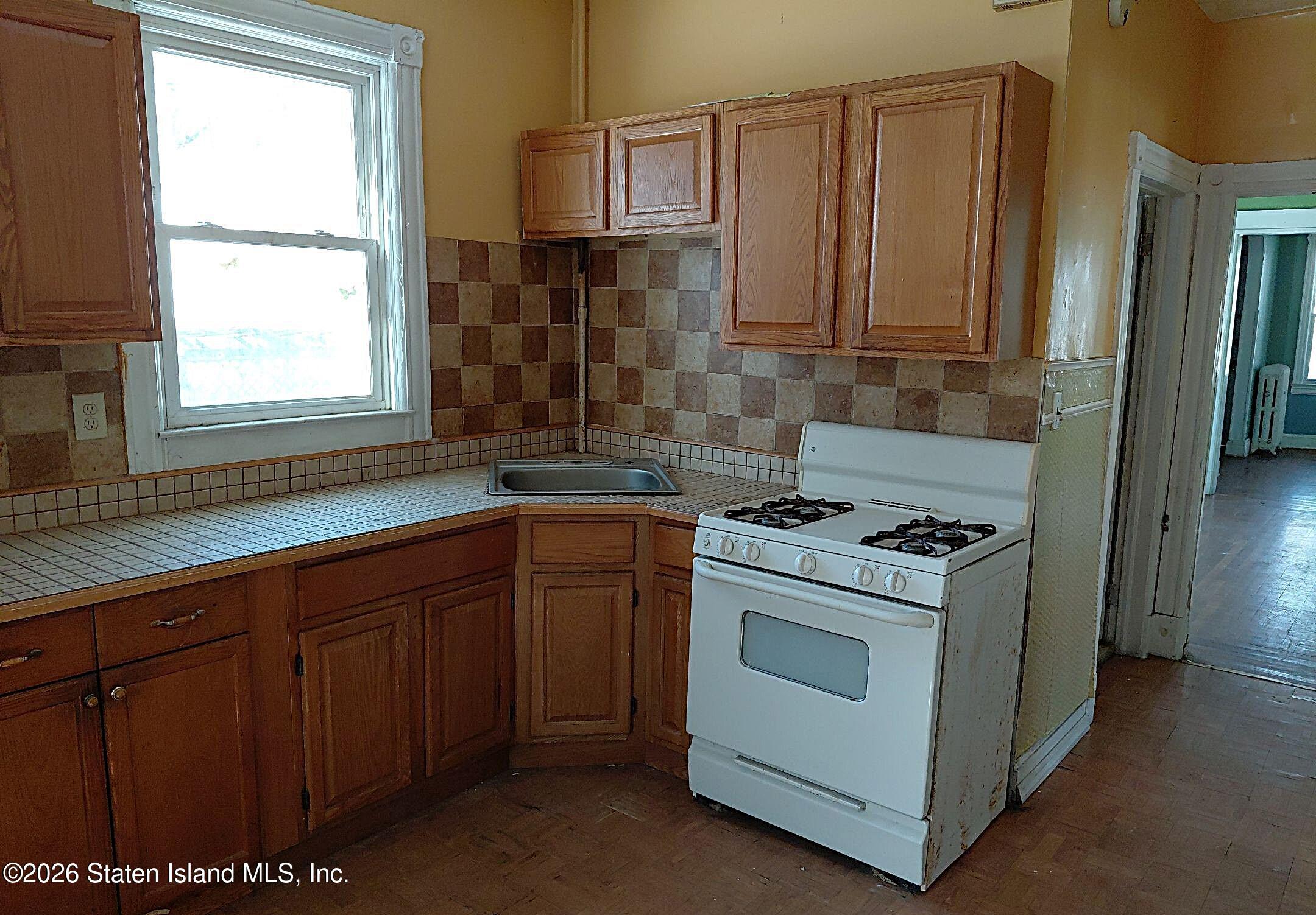 208 Myrtle Avenue Image 4