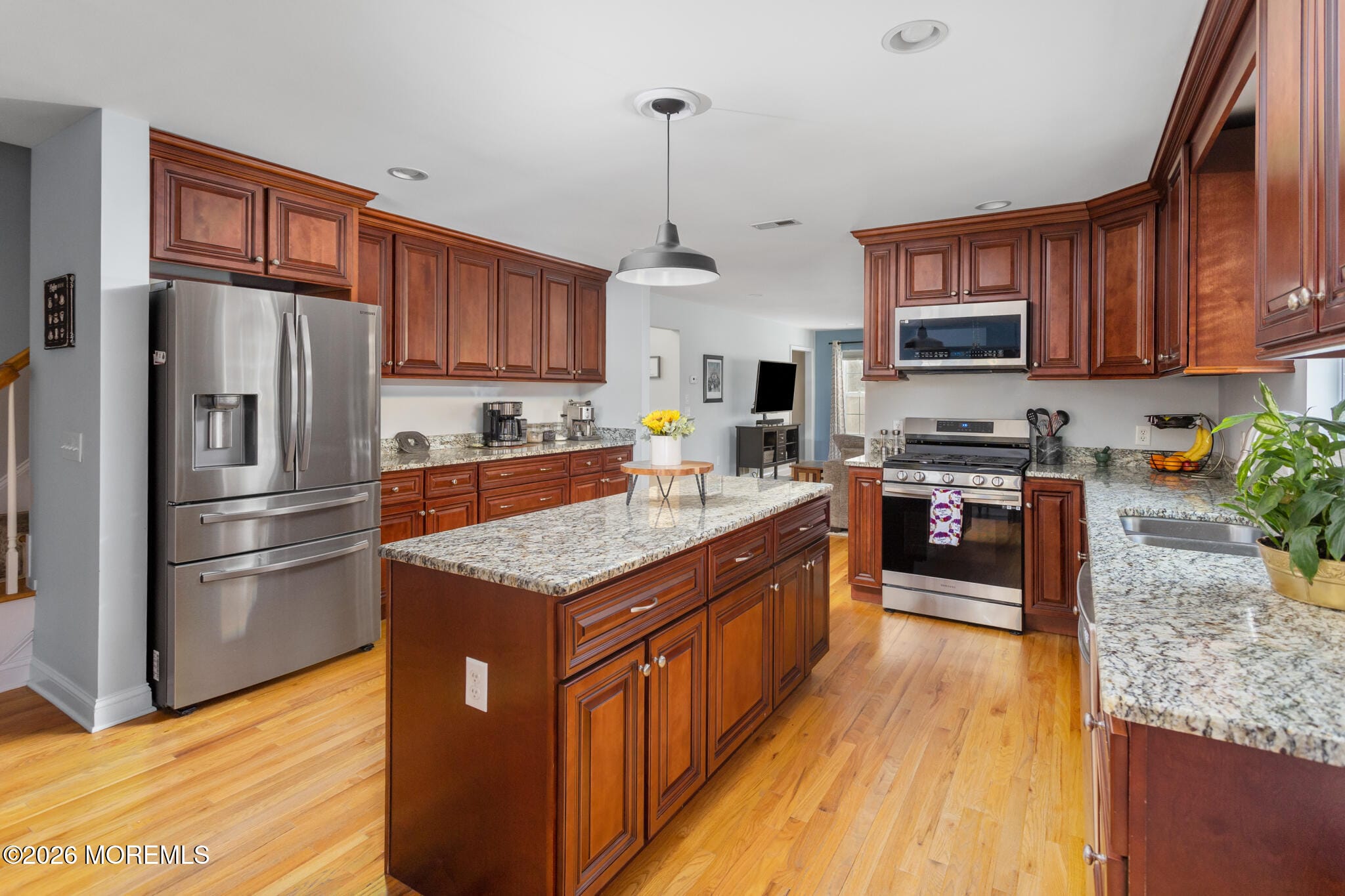 500 W Farms Road Image 3