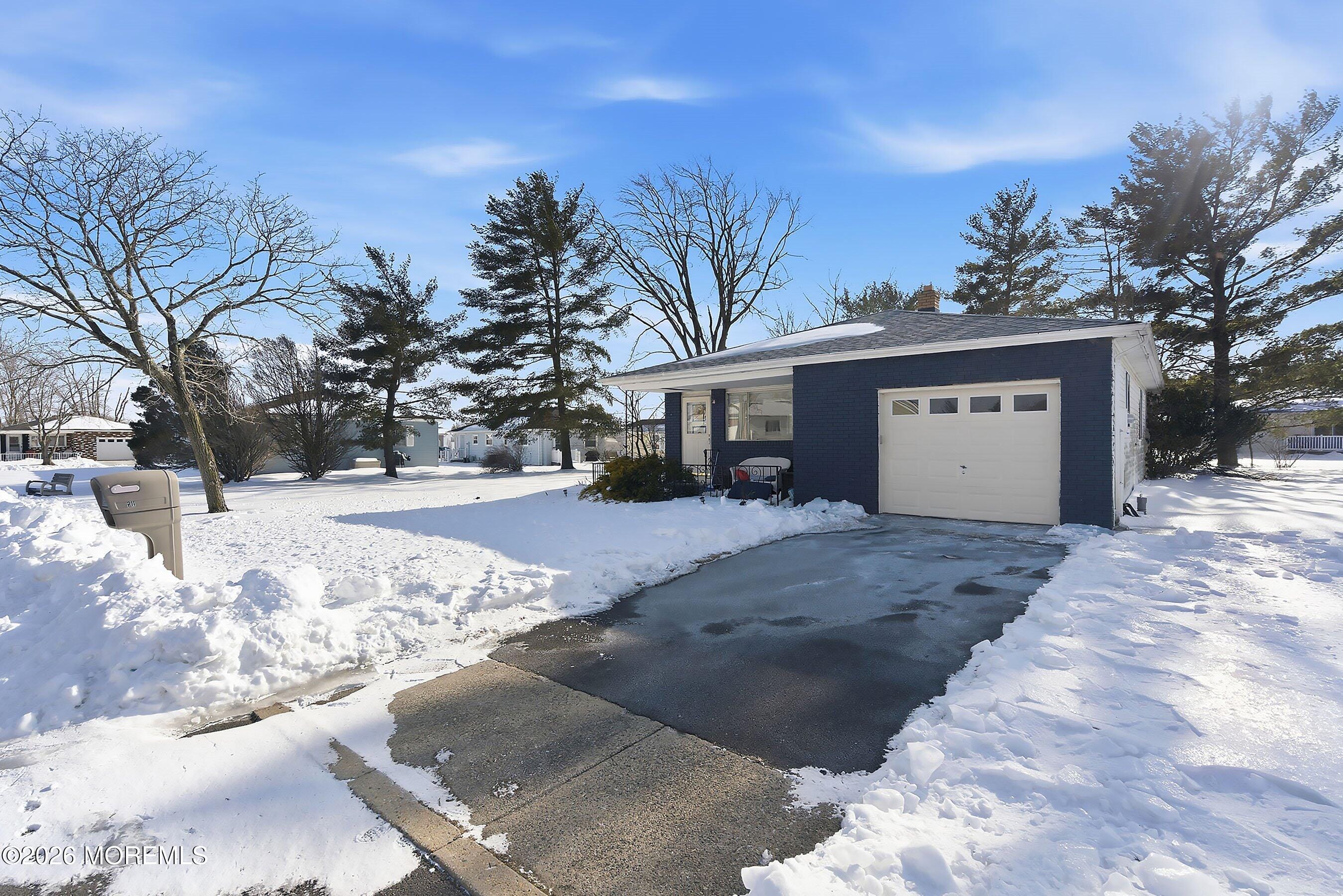 211 N Harrington Drive Image 3