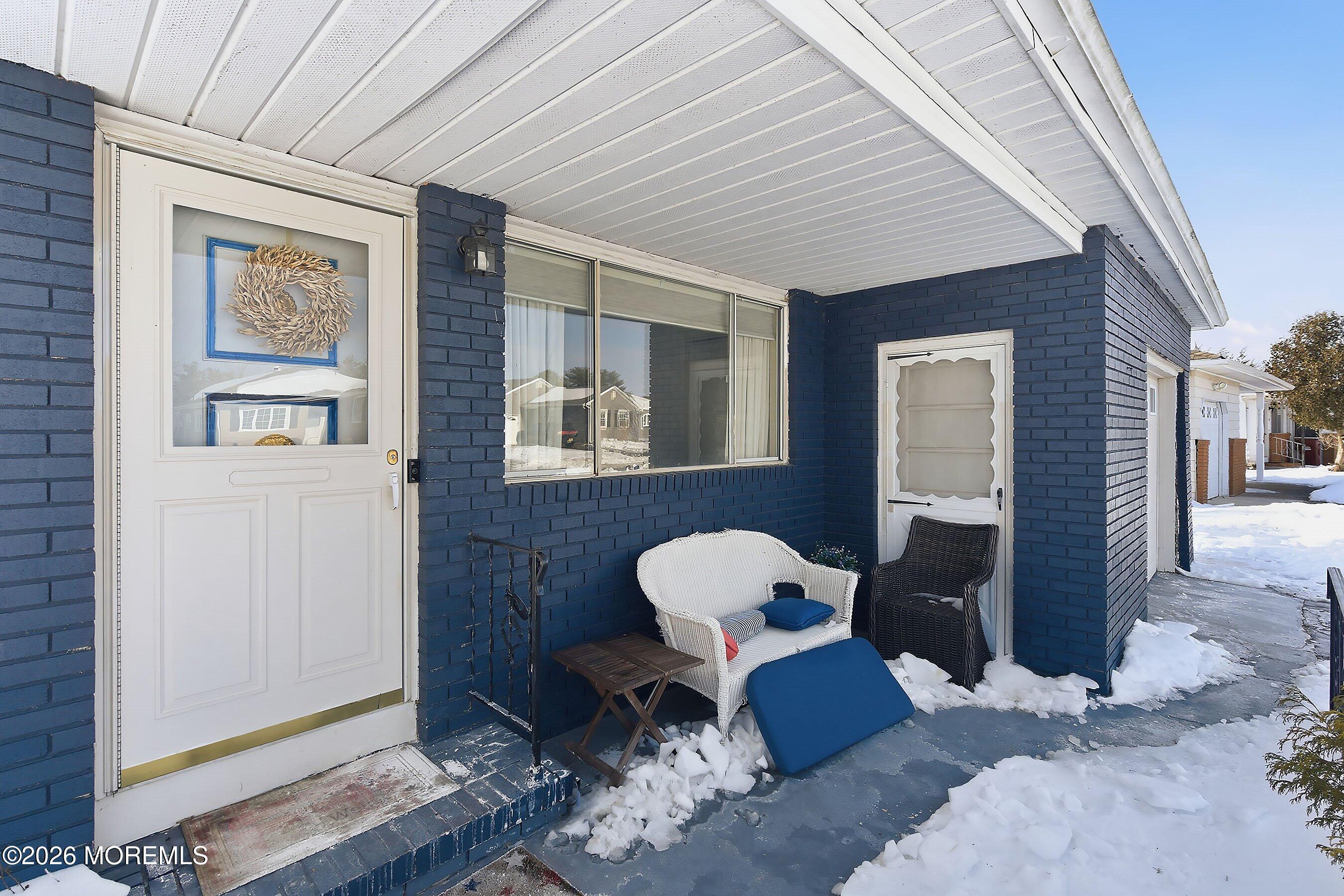 211 N Harrington Drive Image 4