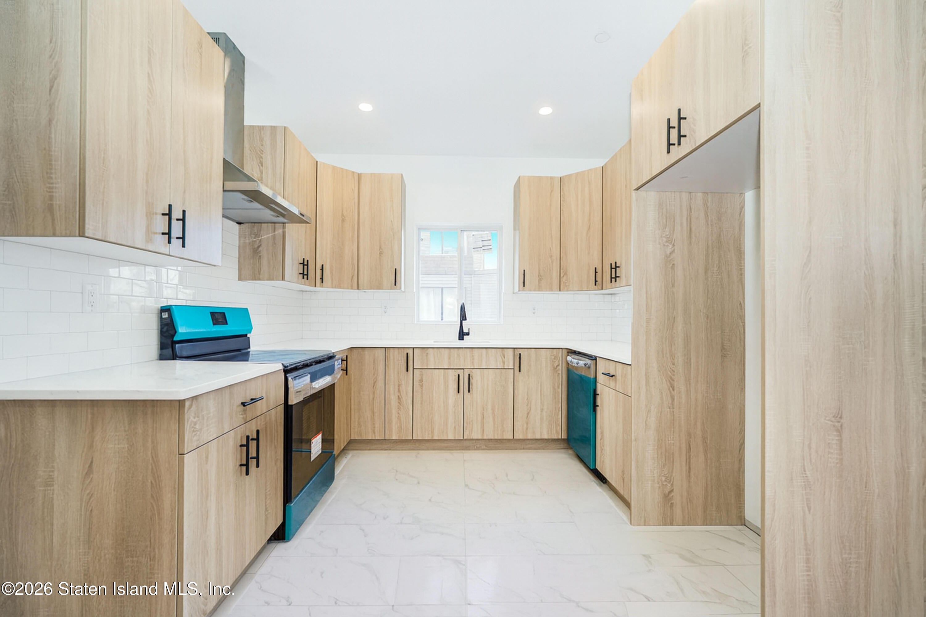 24 Shaughnessy Lane, Staten Island, NY, 10305 image 6