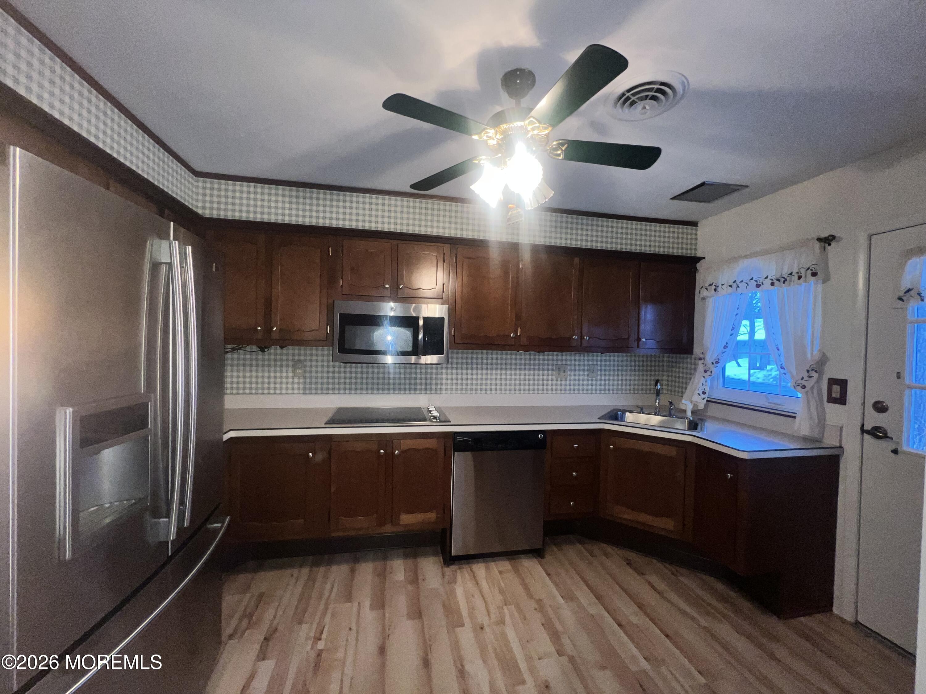 173A Sterling Court Image 3