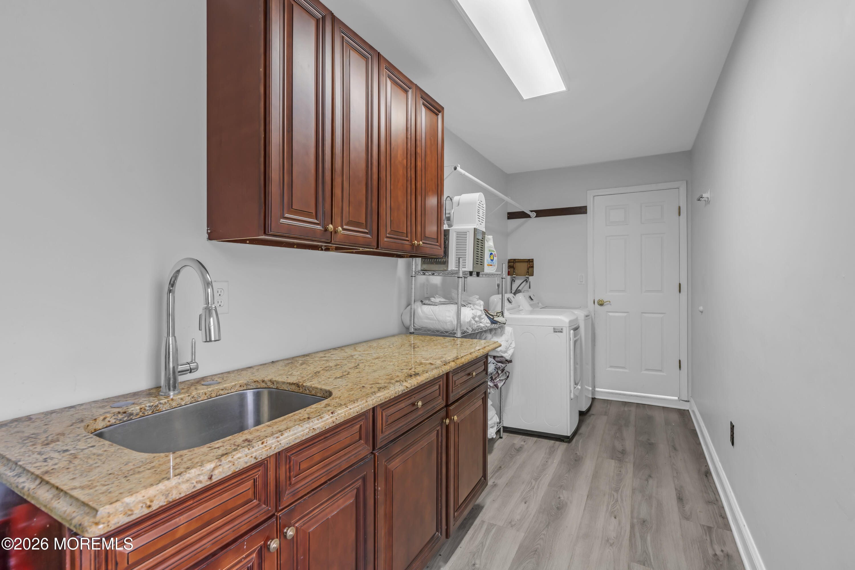 1584 Alamitos Drive Image 5