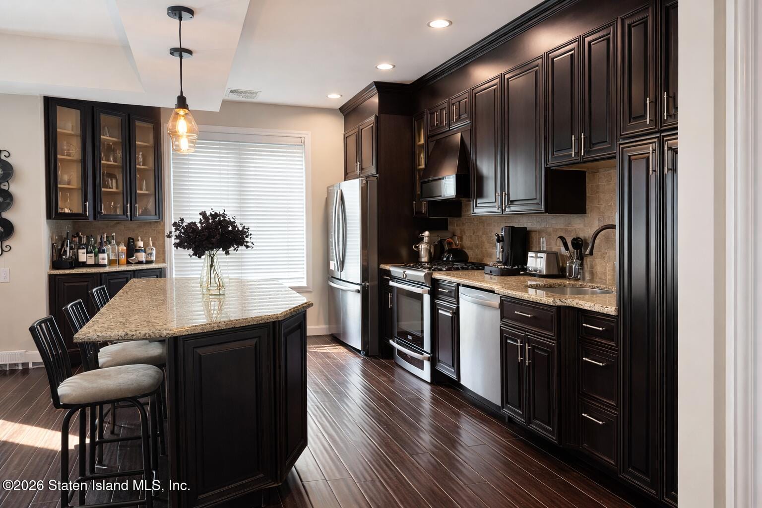 24 Harbour Court Image 2