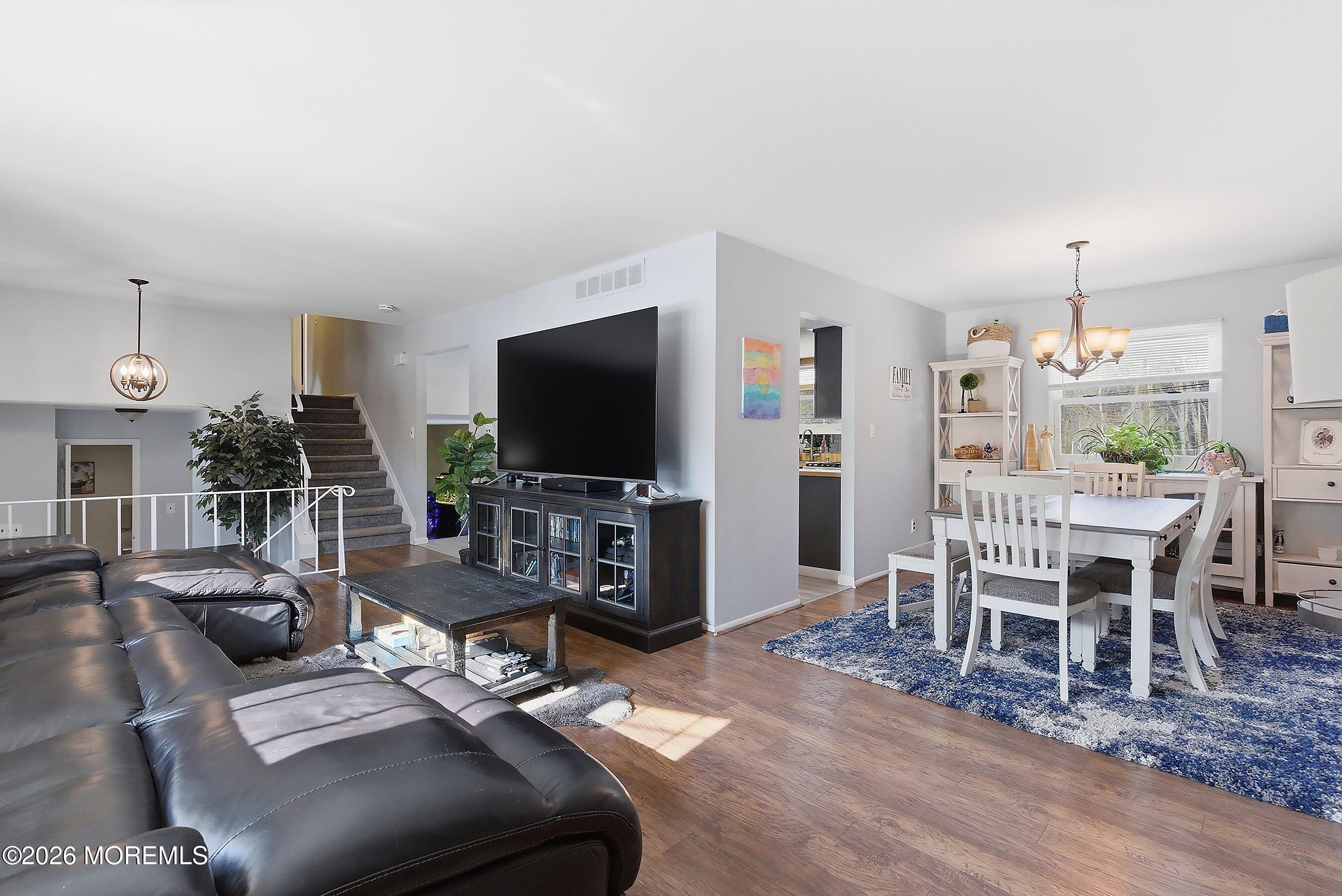 7 Colonial Court Image 3