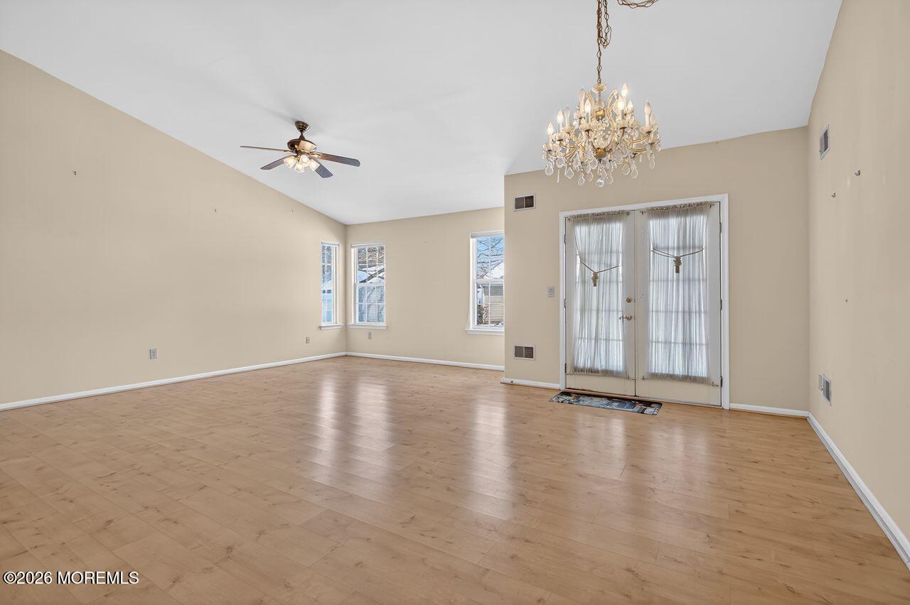 1223A Thornbury Lane Image 5