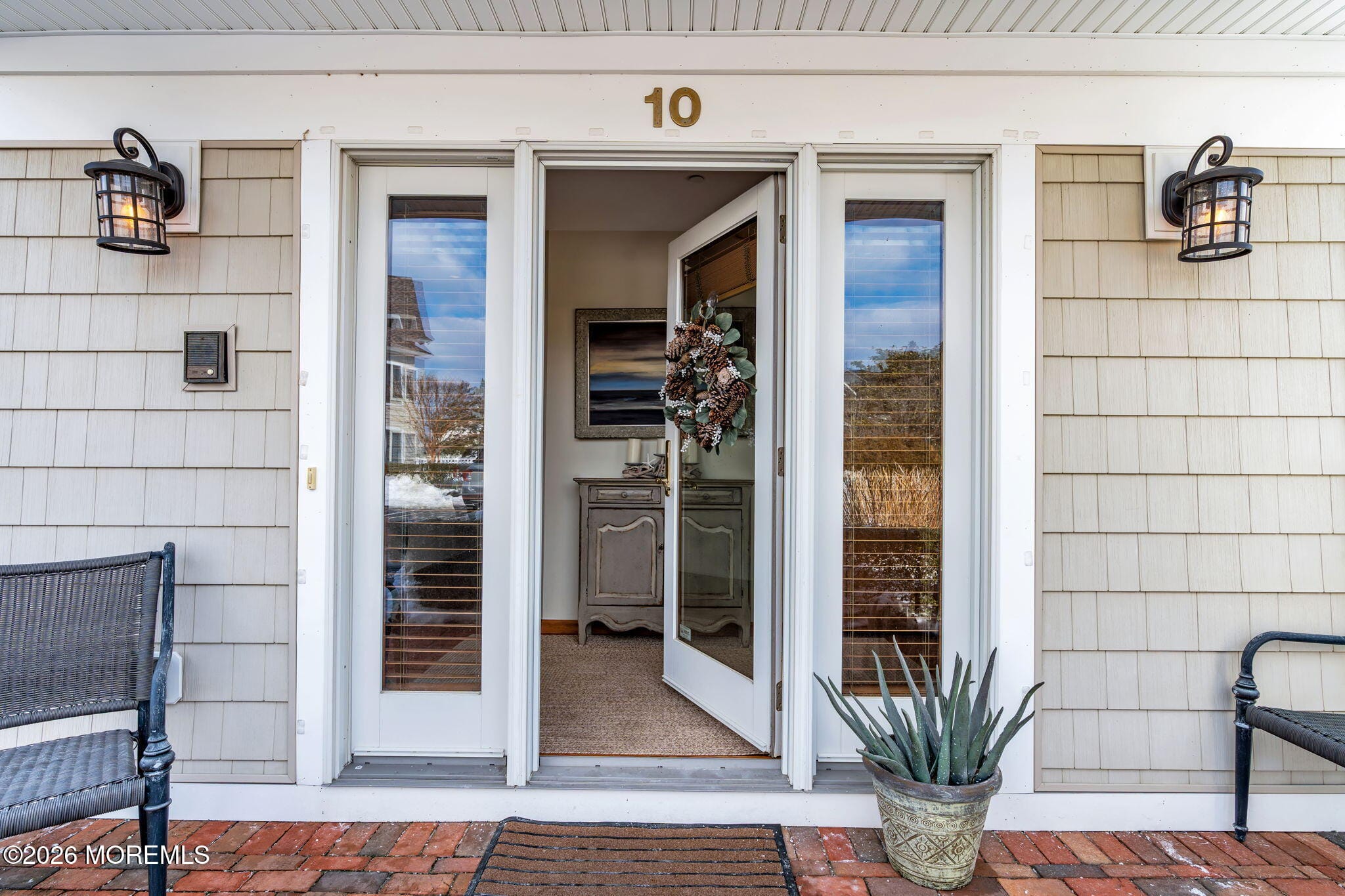 10 Waters Edge Image 4