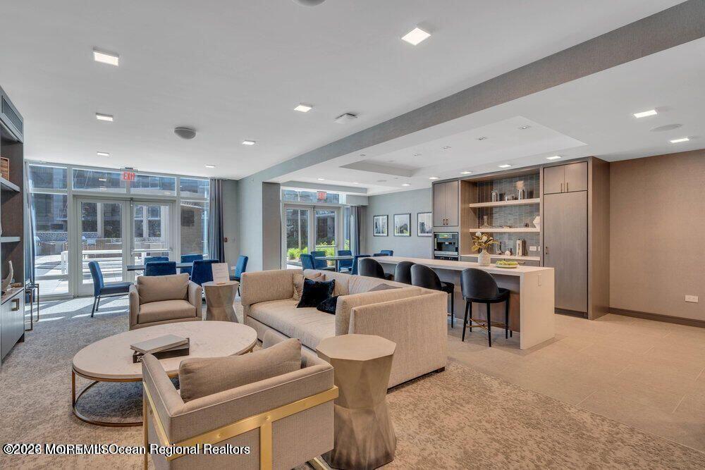 15 Morris Avenue 525 Image 4