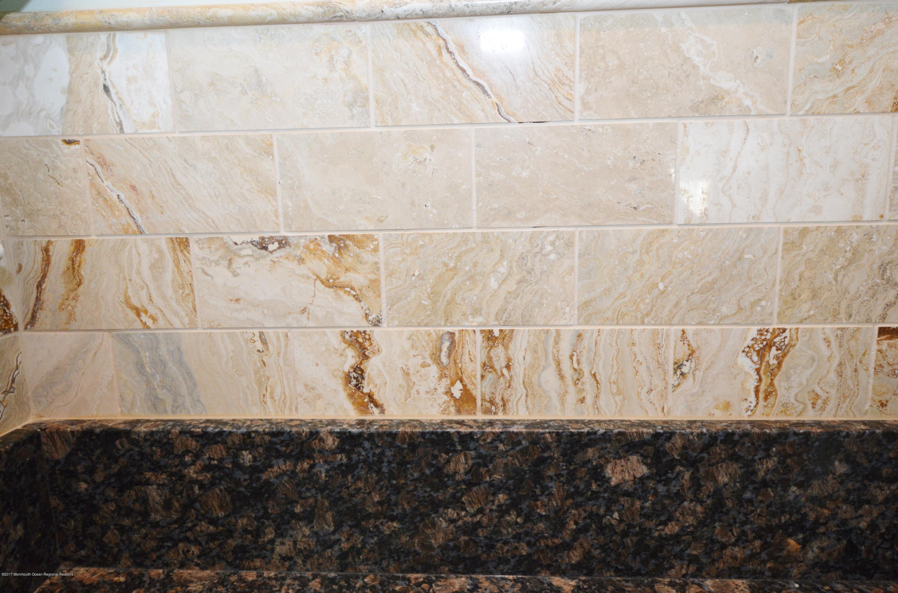 2555 Ridgemont Court Image 5