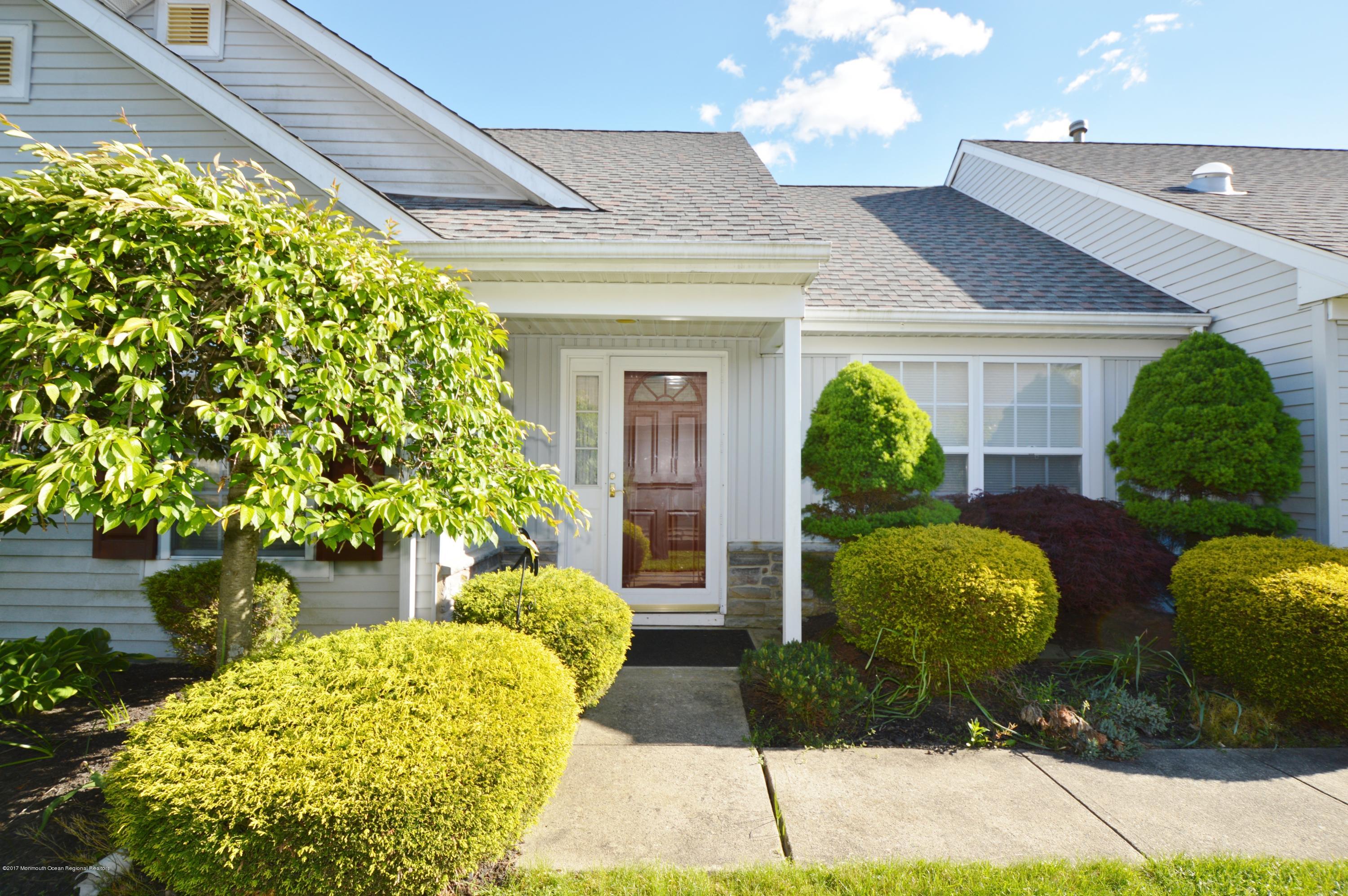 2555 Ridgemont Court Image 3