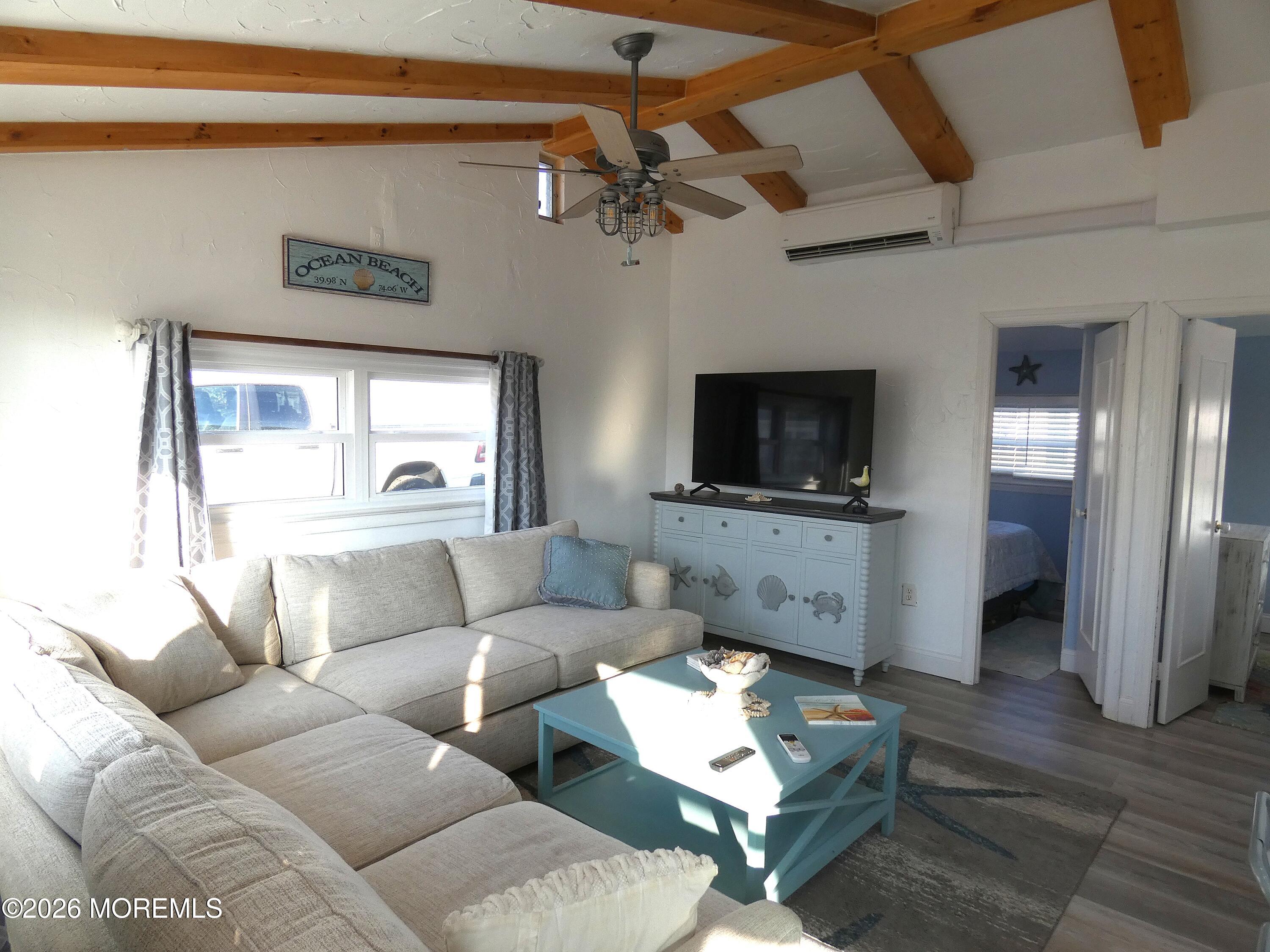 33 E Penguin Way Image 3