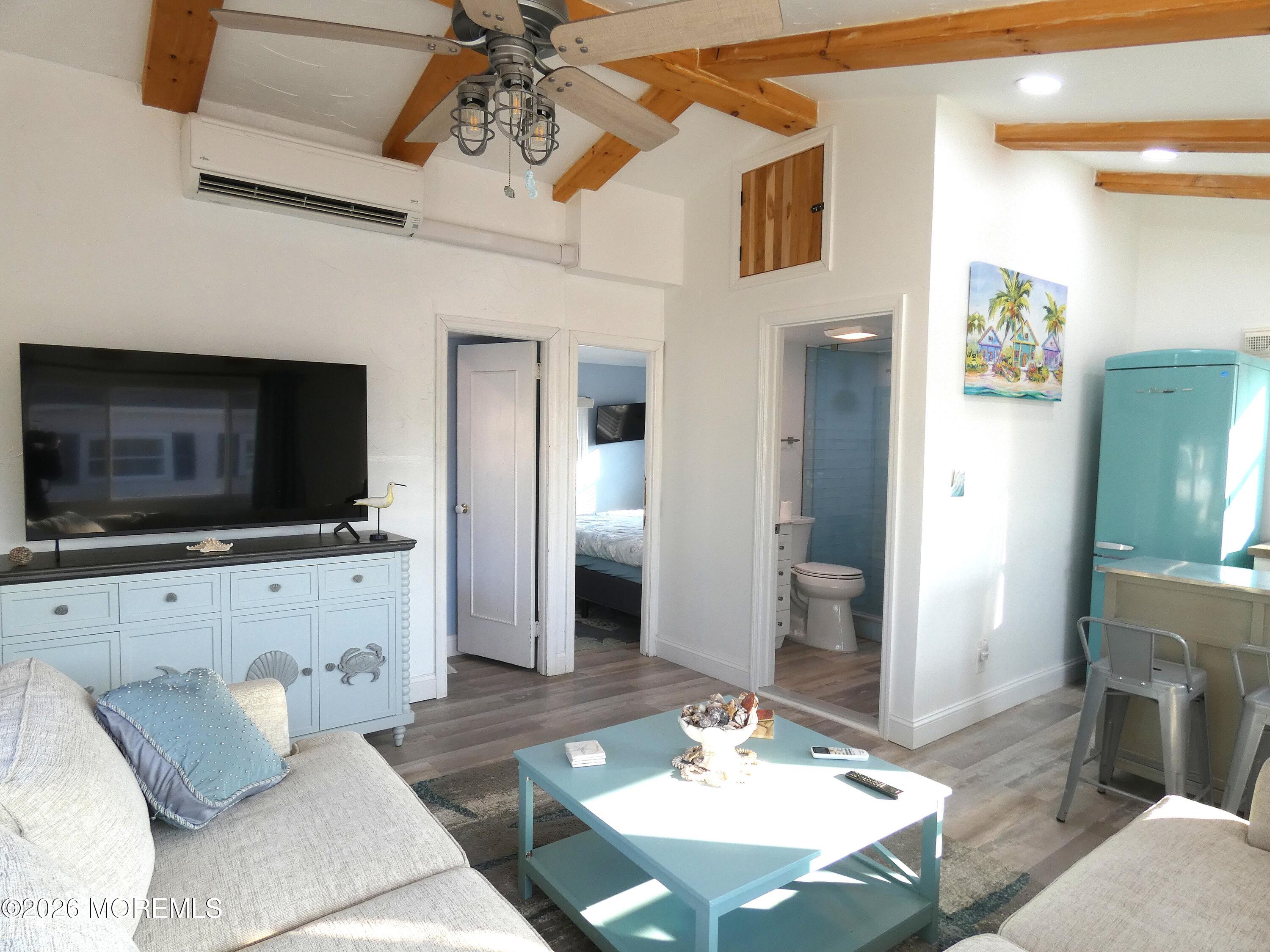 33 E Penguin Way Image 5