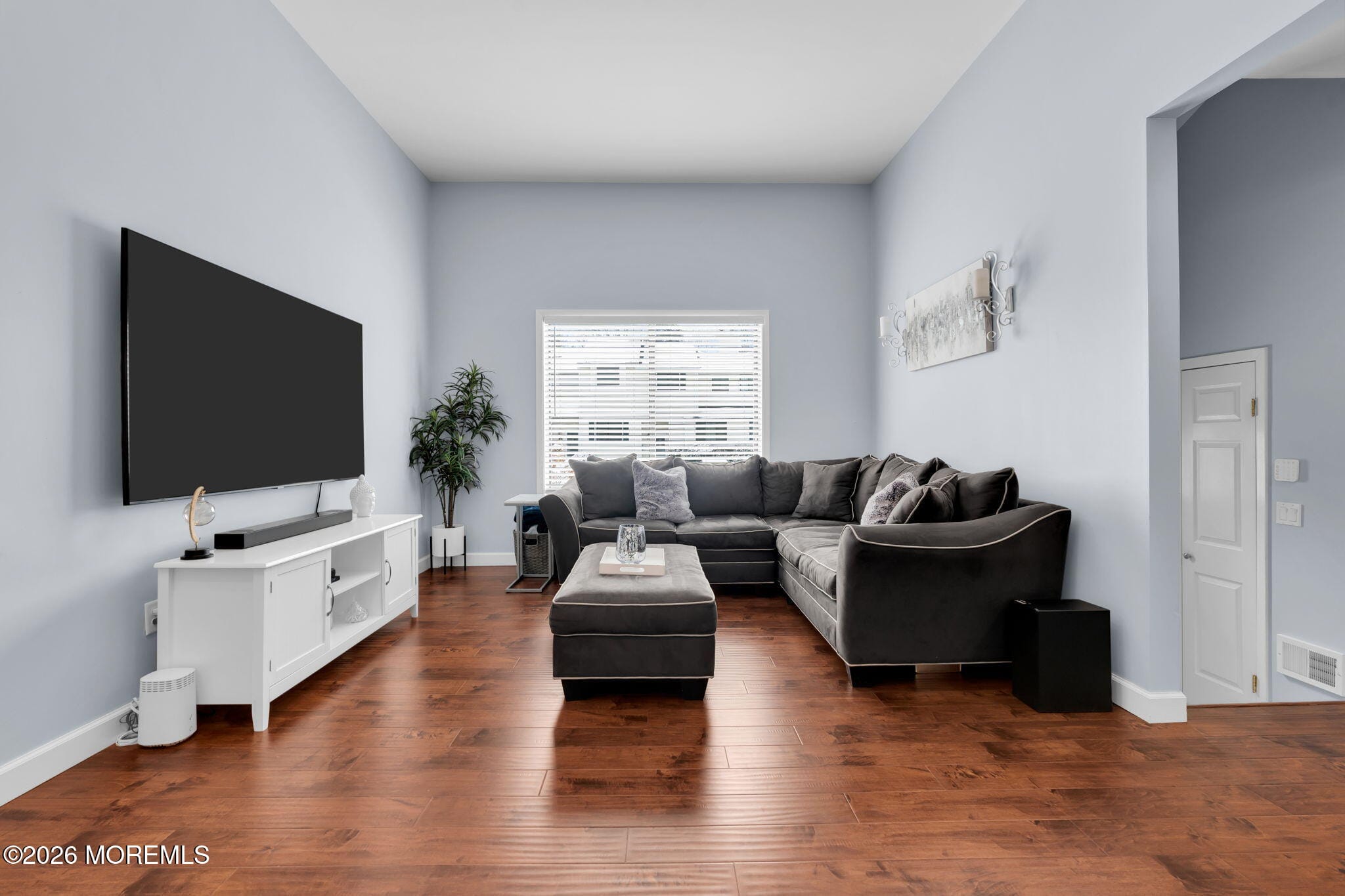 375 Middlewood Road Image 4