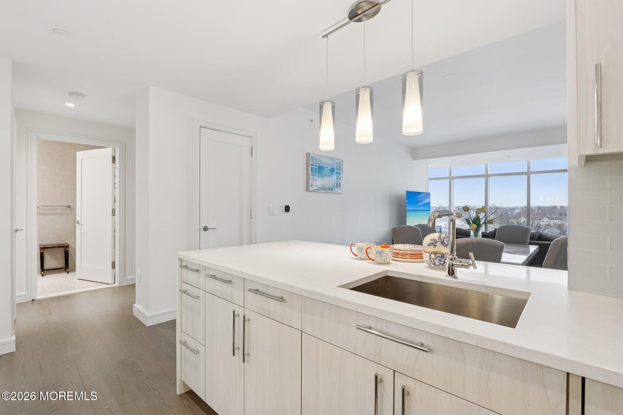 15 Morris Avenue 525 Image 2