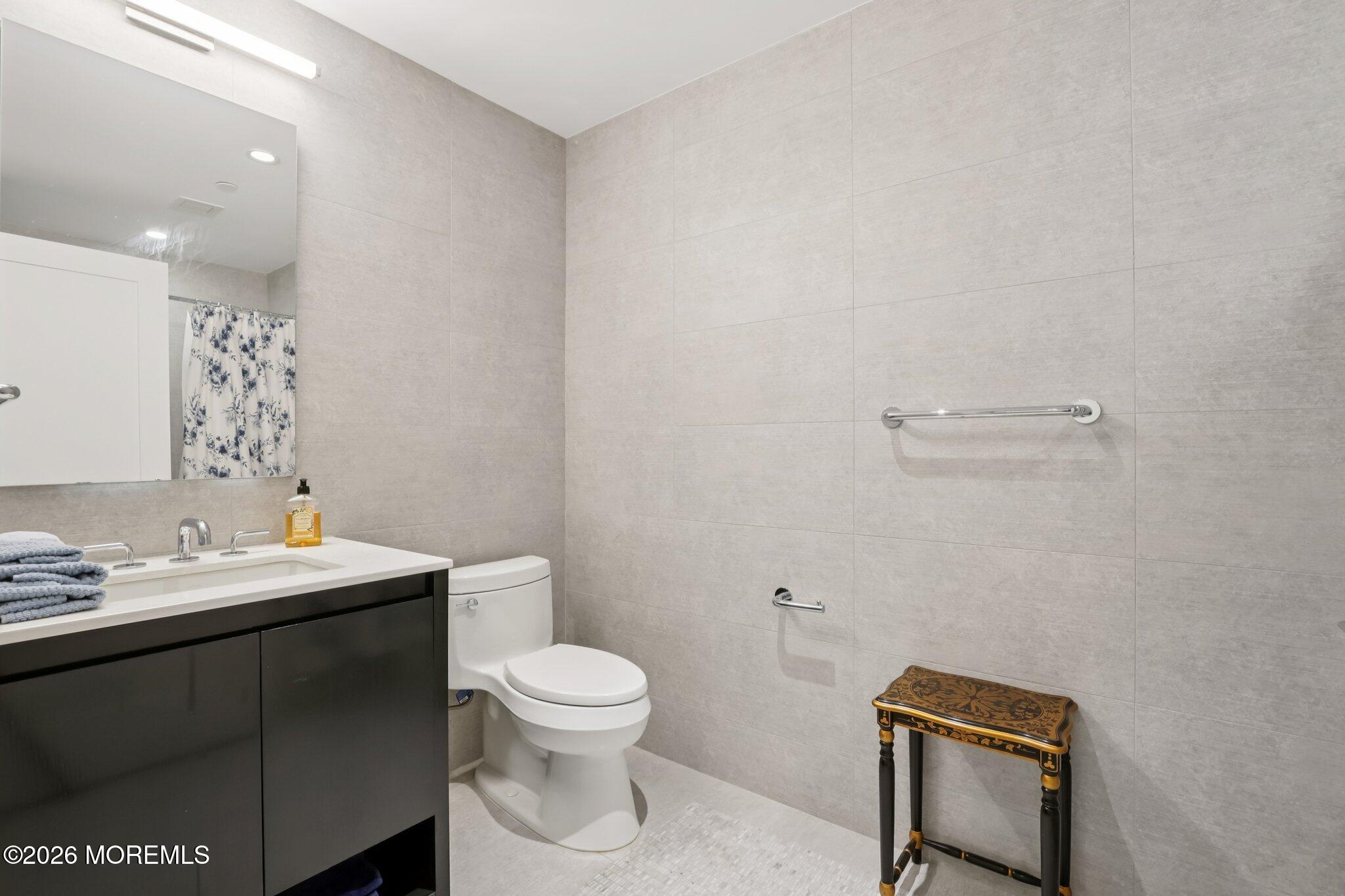 15 Morris Avenue 525 Image 4