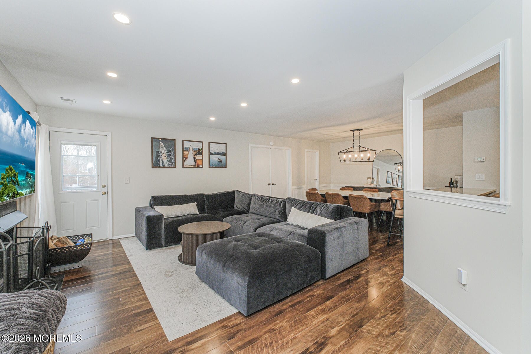 380 Hampton Place Image 4