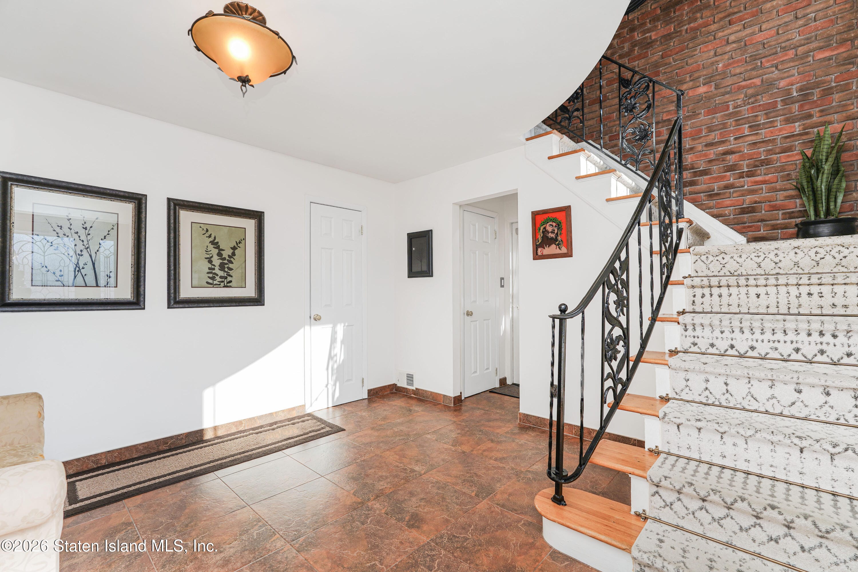 569 Jefferson Boulevard Image 4