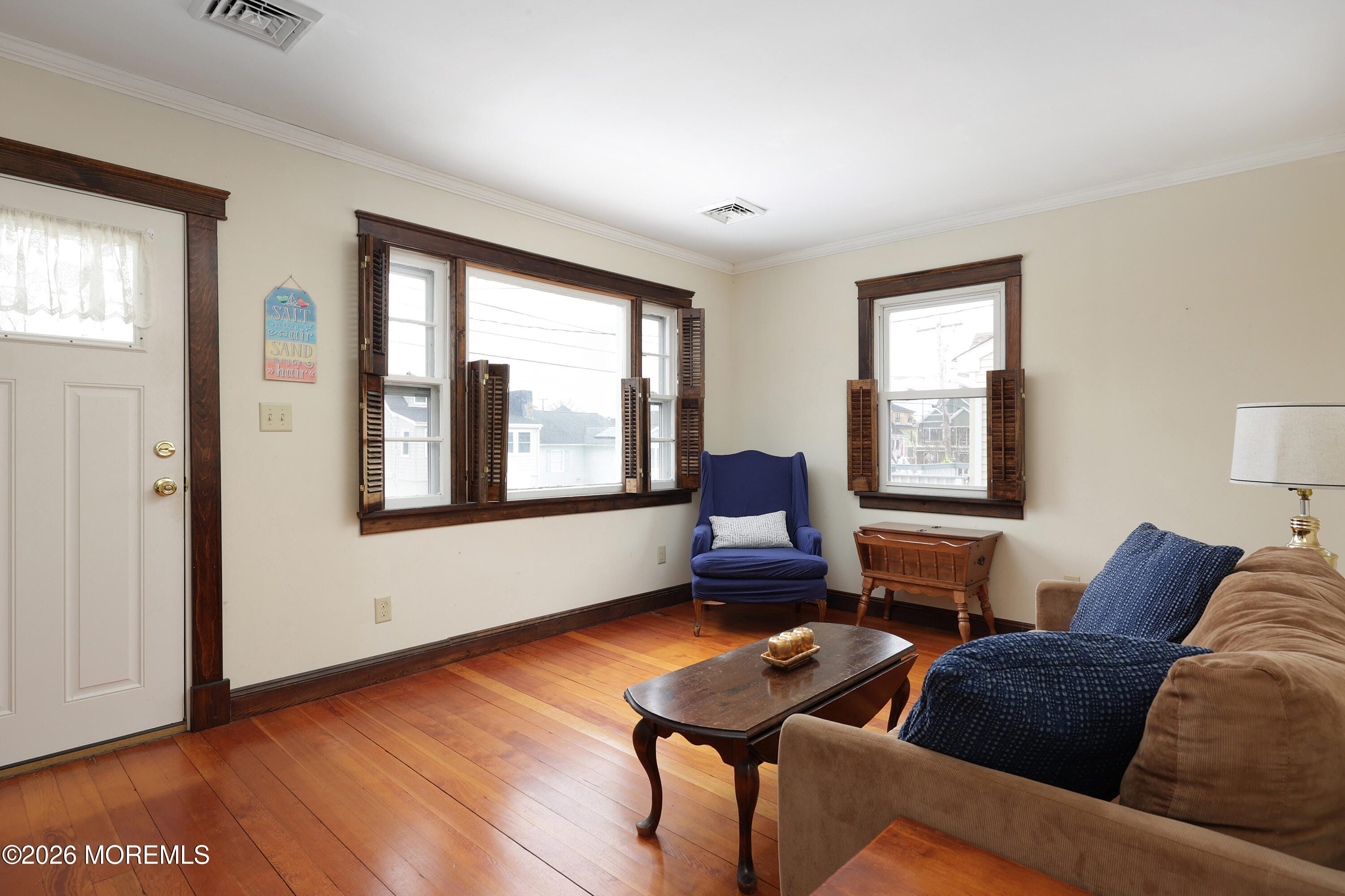 639 E Bayview Avenue Image 5