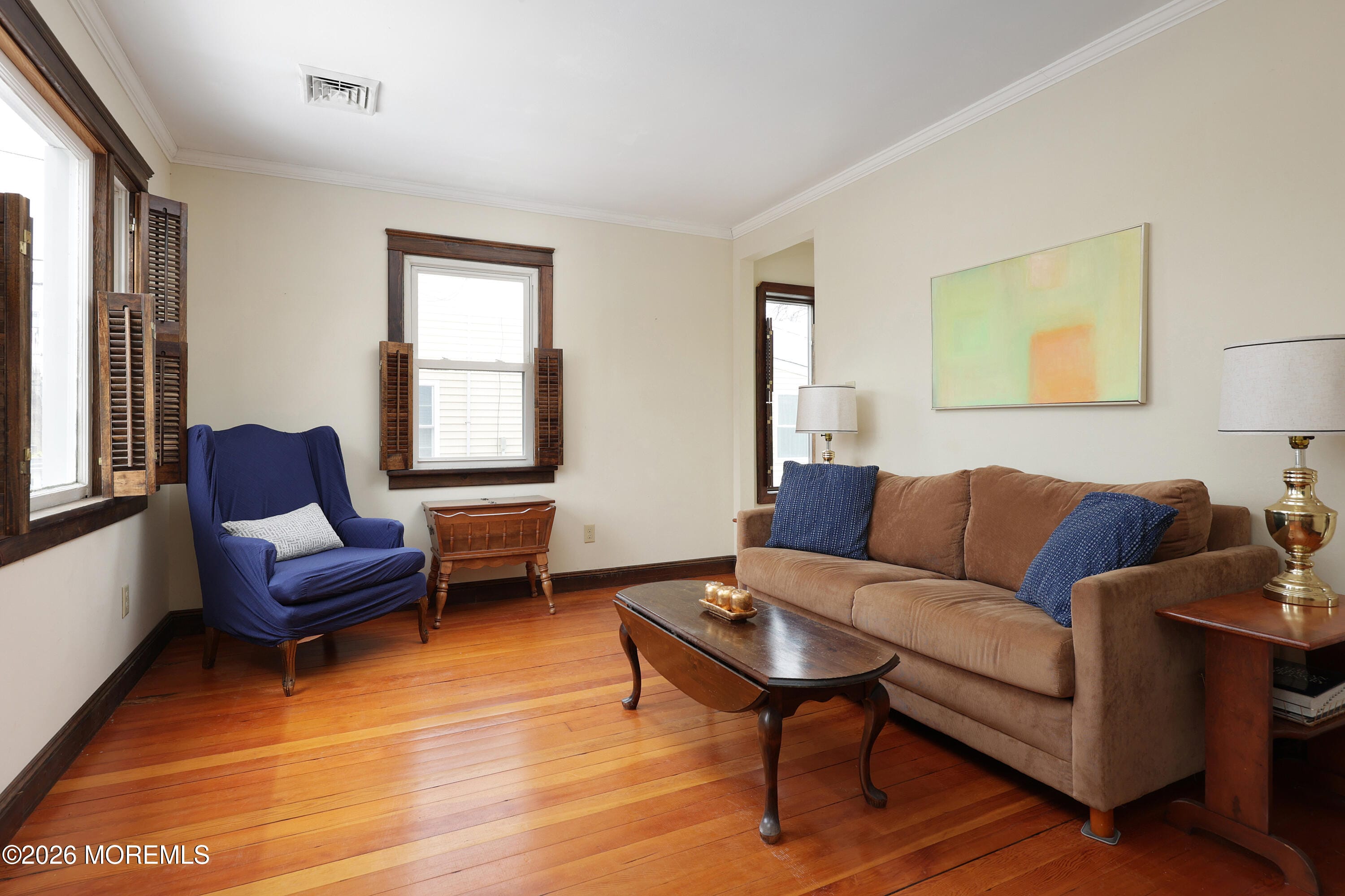 639 E Bayview Avenue Image 4