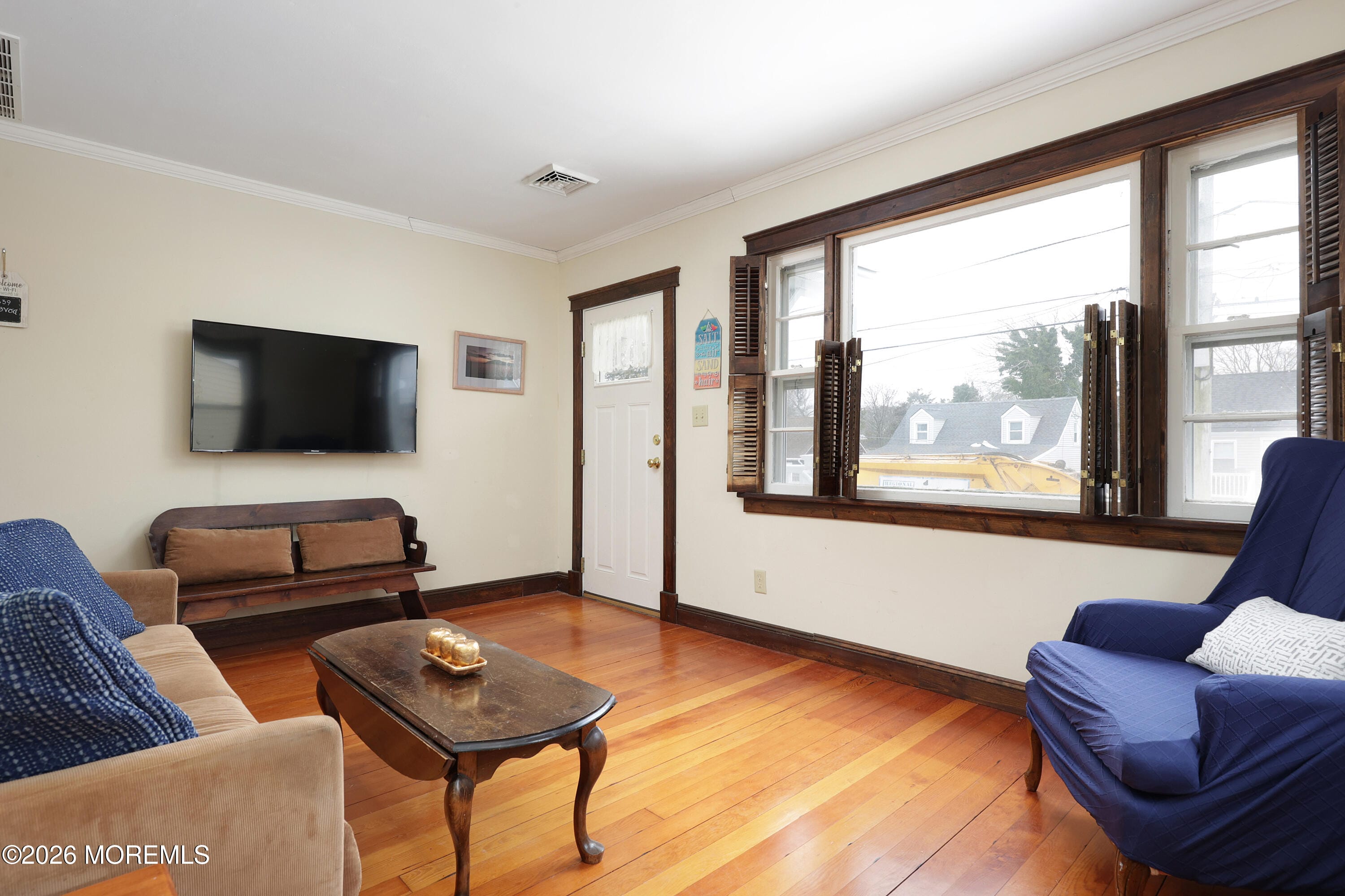 639 E Bayview Avenue Image 3