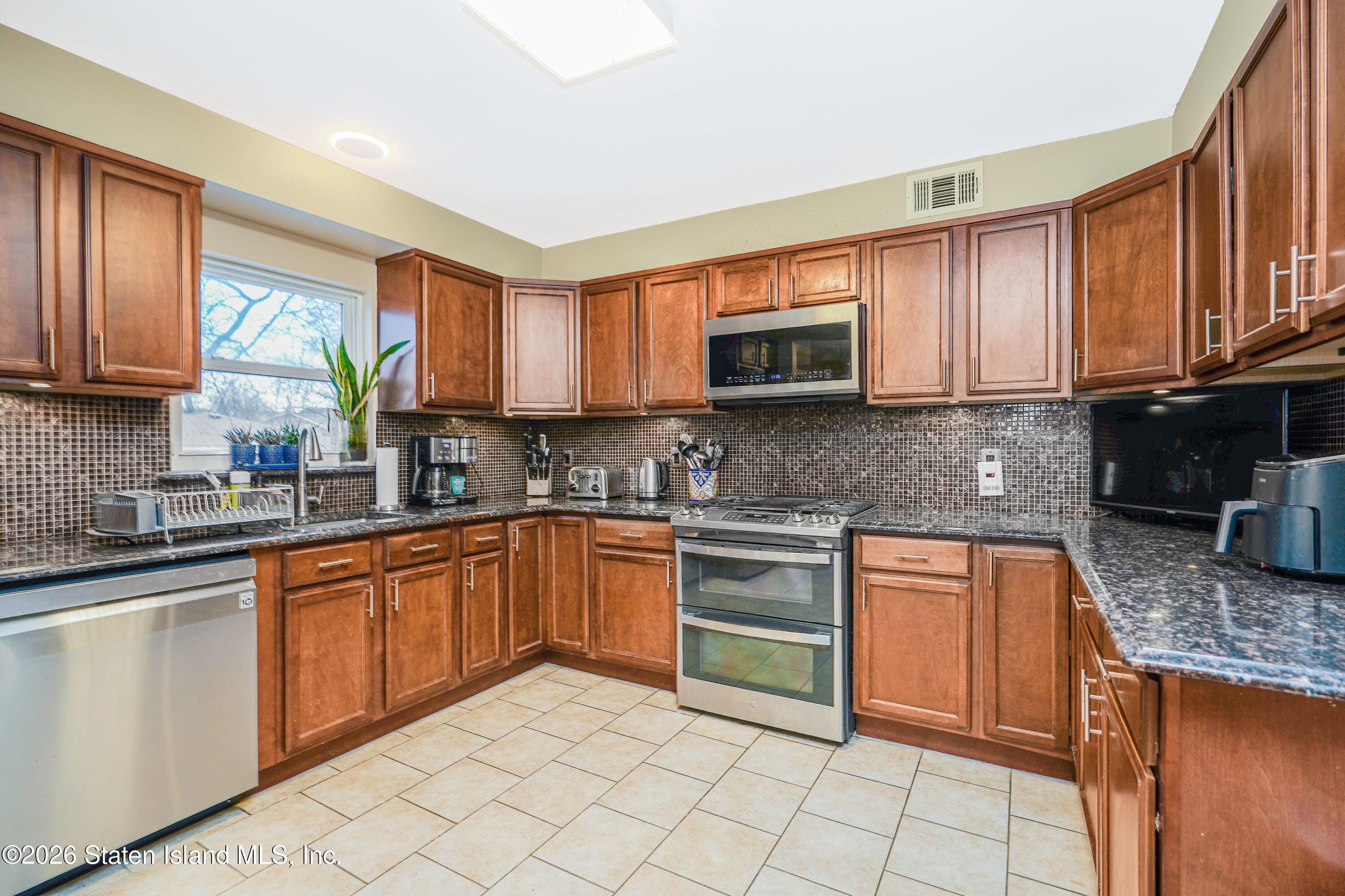 1552 Drumgoole Road, Staten Island, NY, 10309 image 9