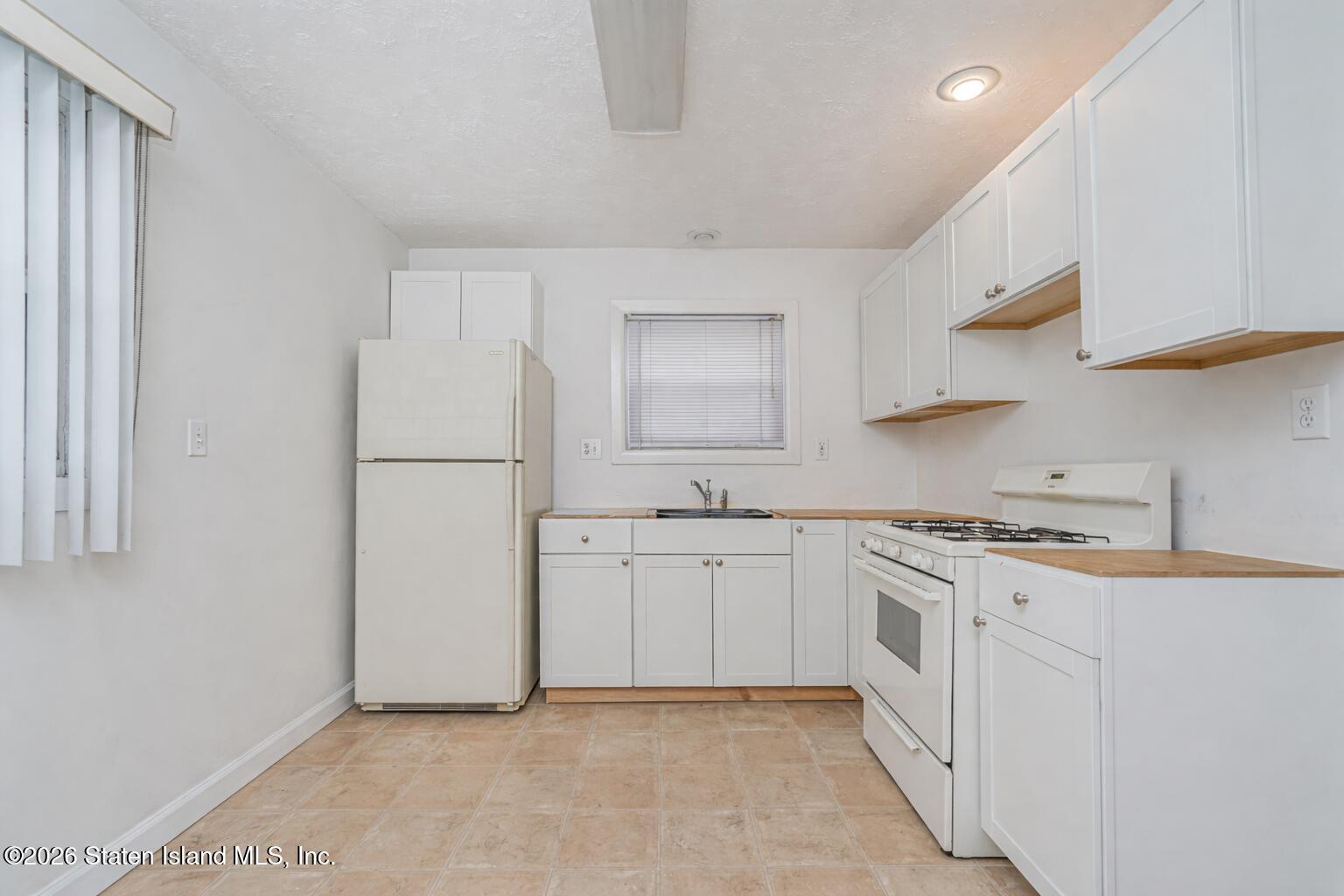 80 Bartow Street Image 4