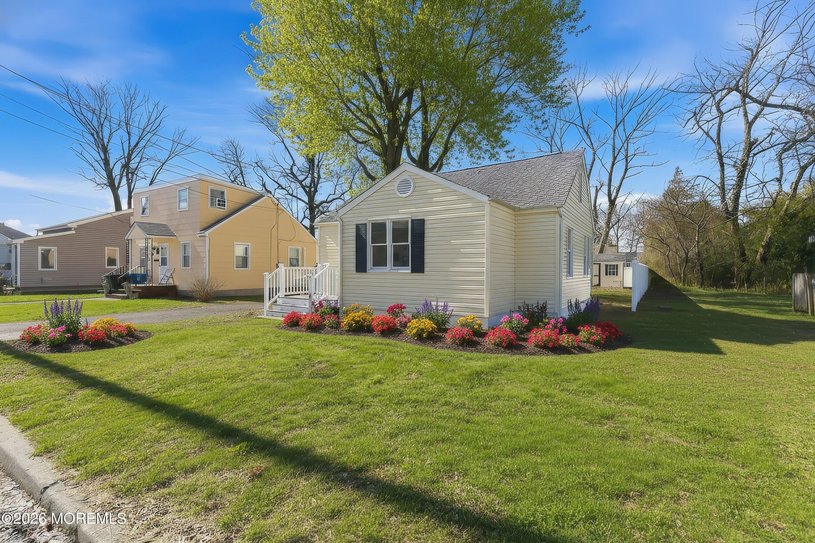 71 Bay Avenue Image 2